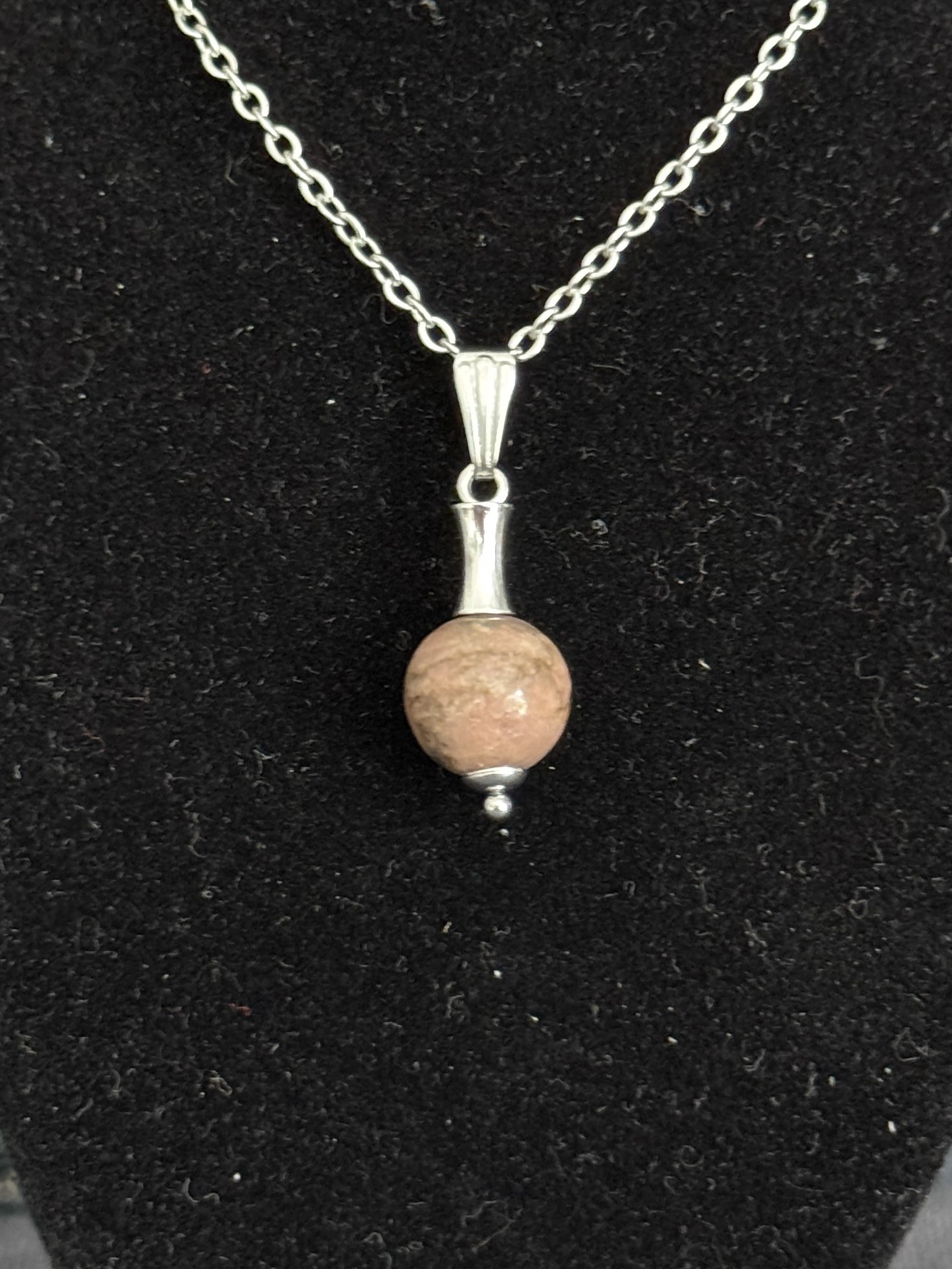 Pendentif "Vibration Minérale" en Rhodonite