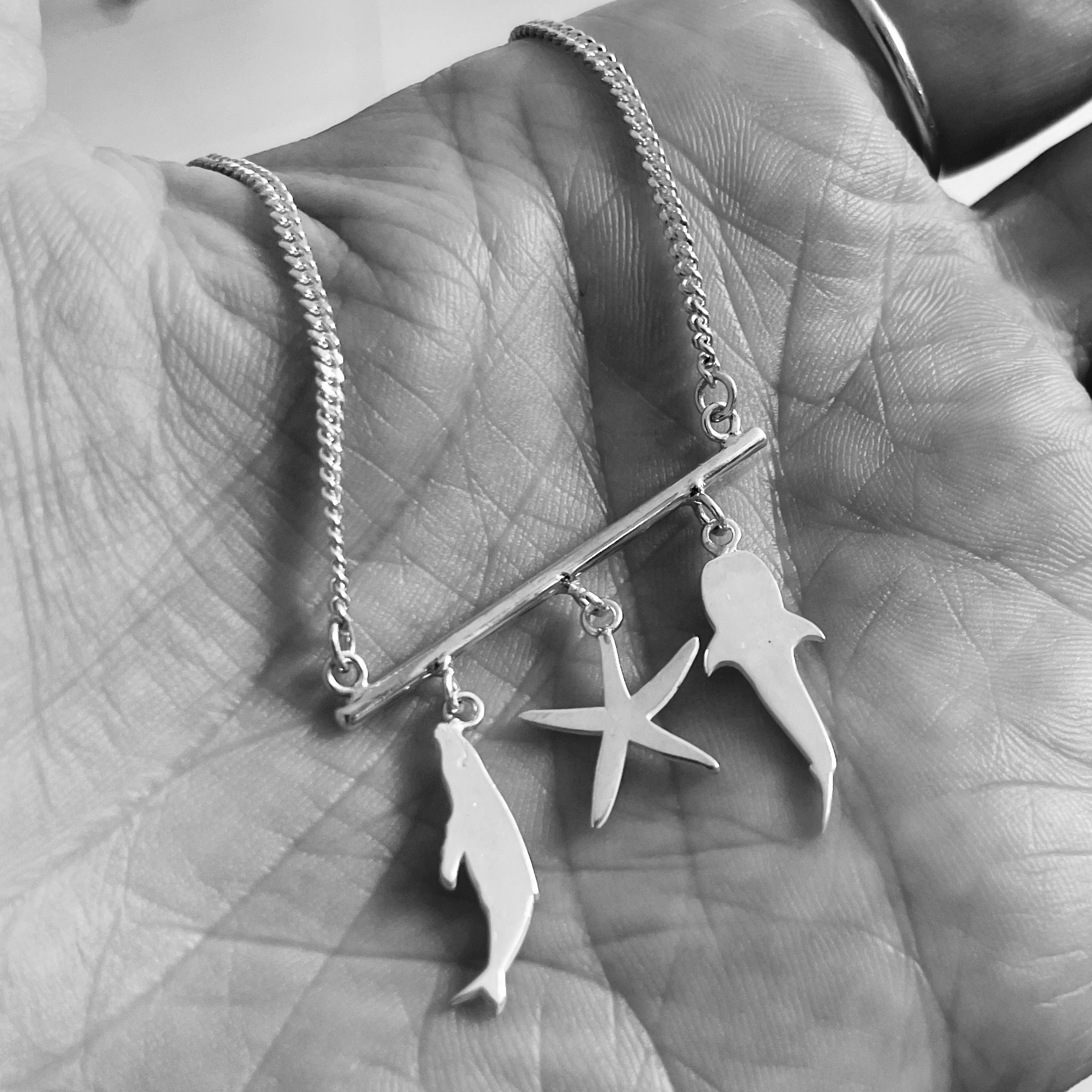 Bar pendant necklace