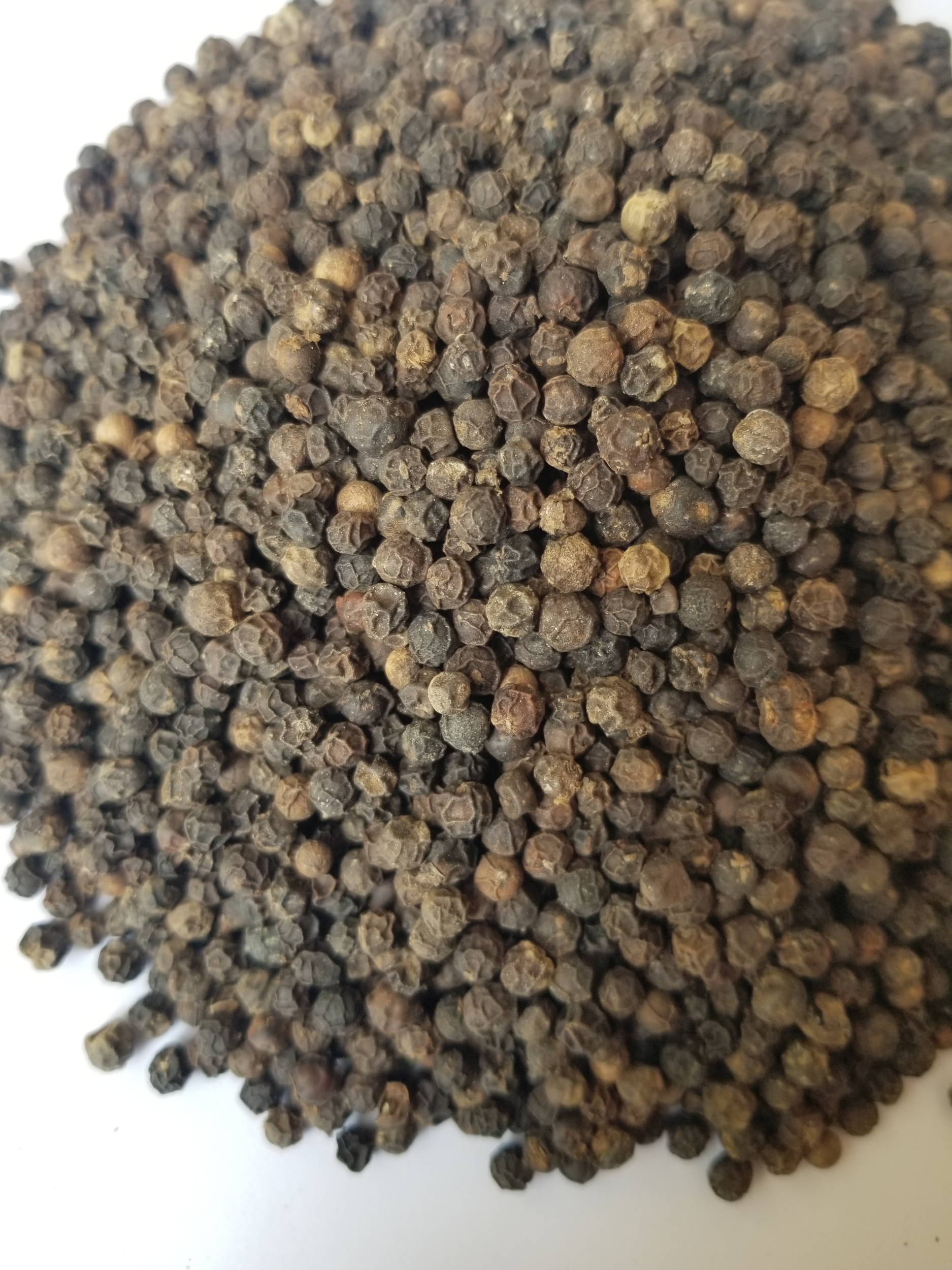 100 gr de poivre noir traditionnel en grains de Madagascar