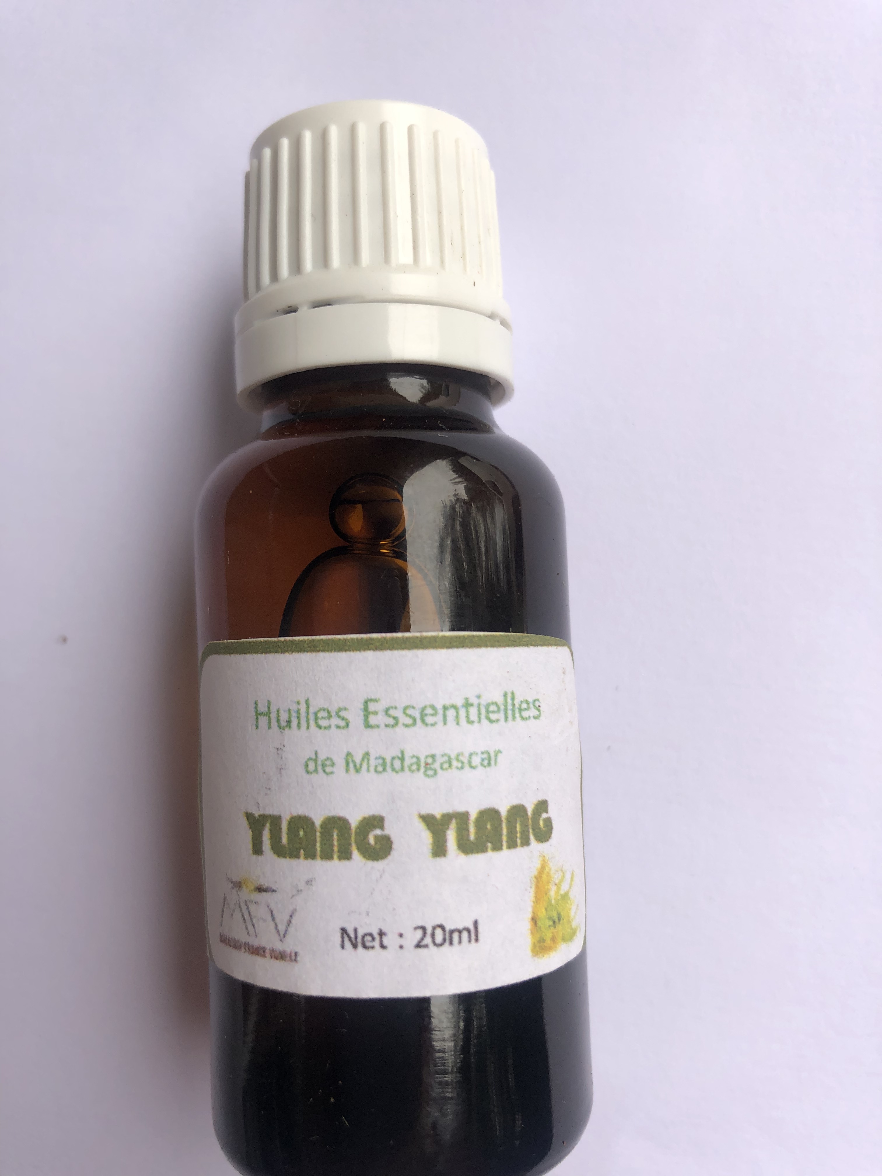 20 ml de l'huile essentielle de ylang ylang 