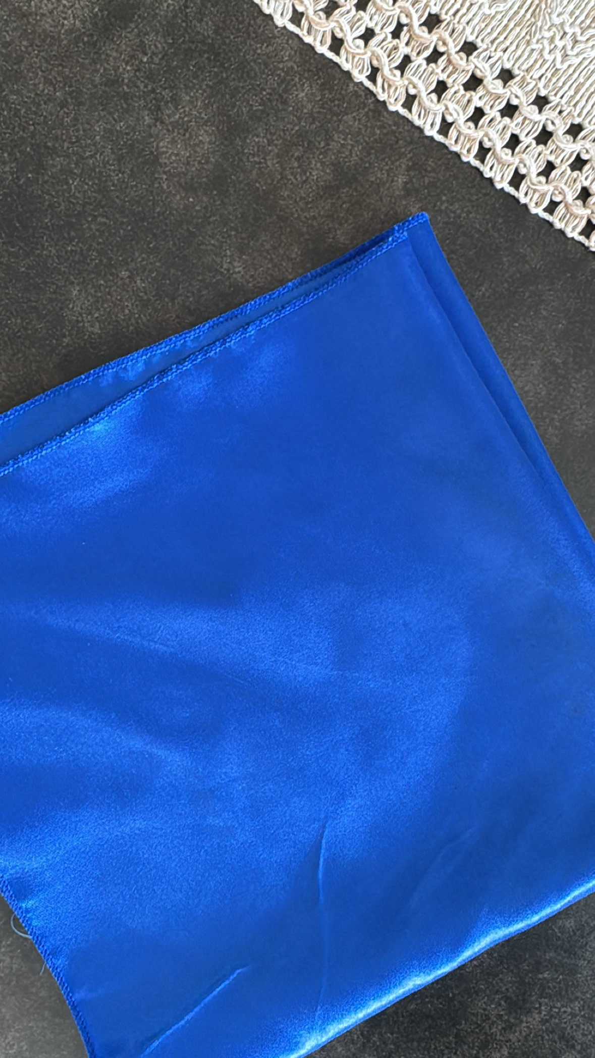 Serviette en satin bleu
