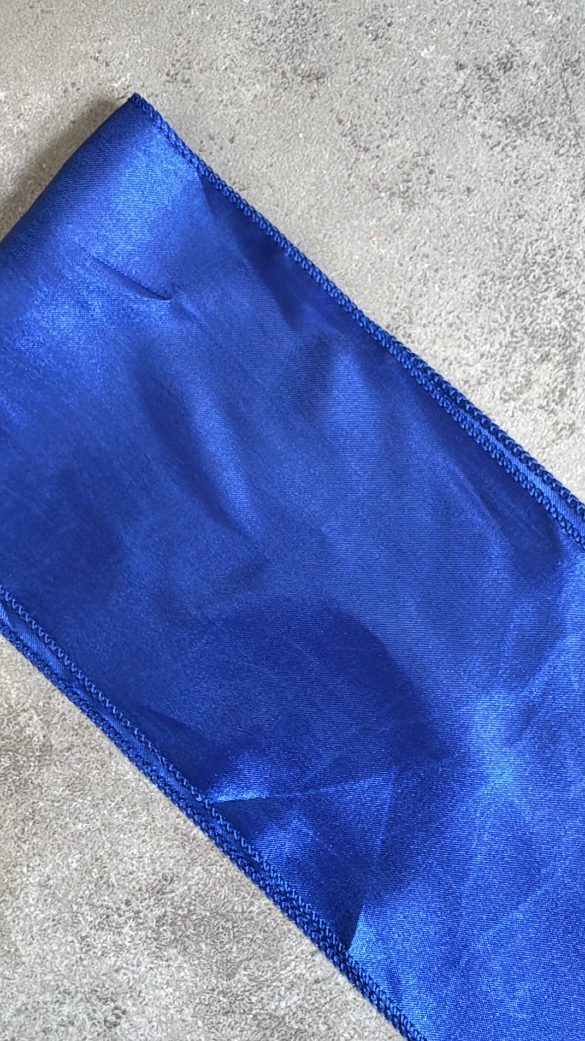 Chemin de table en satin bleu 