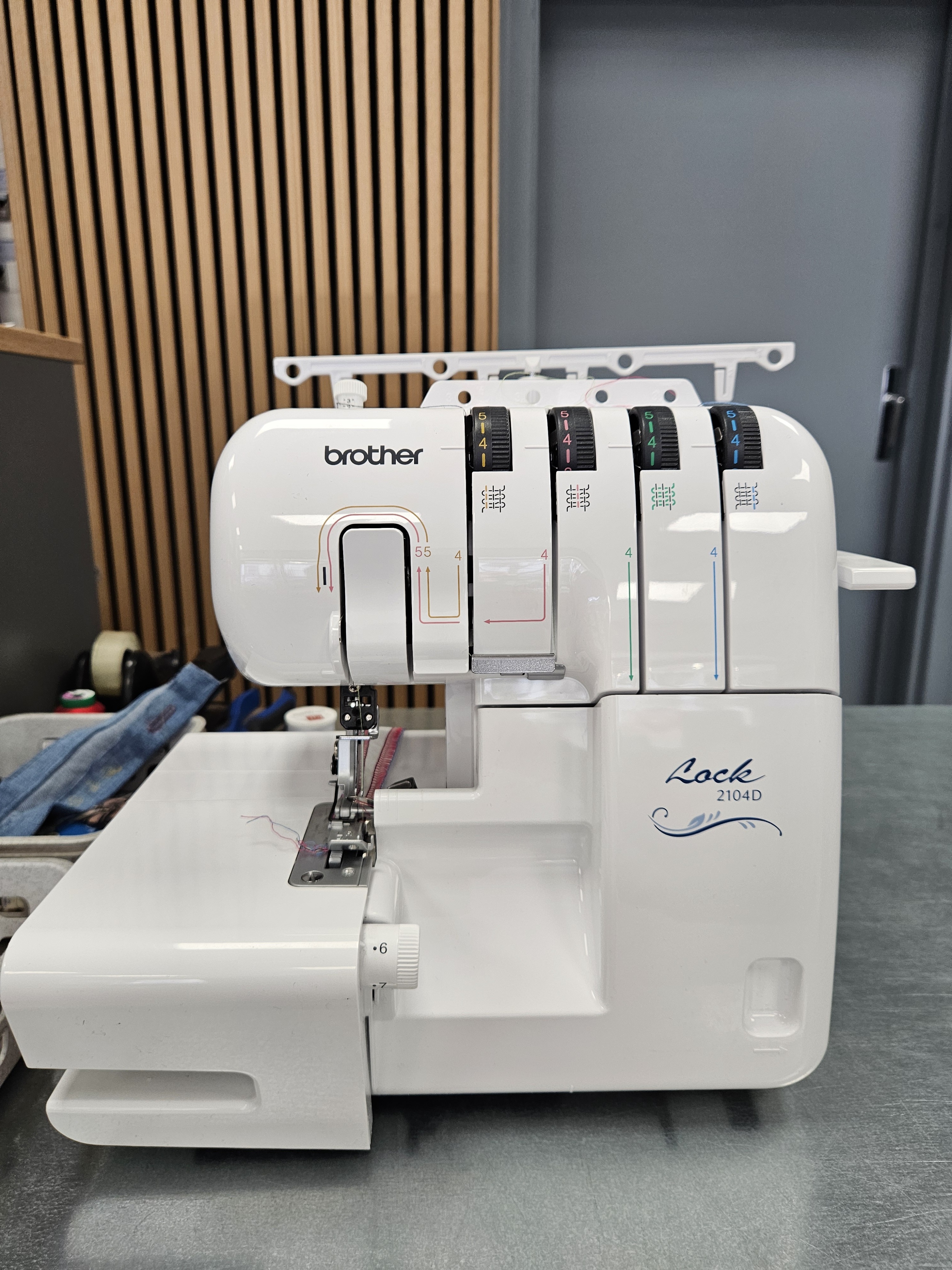 Surjeteuse Brother 2104D - Occasion - Garantie 1 an  