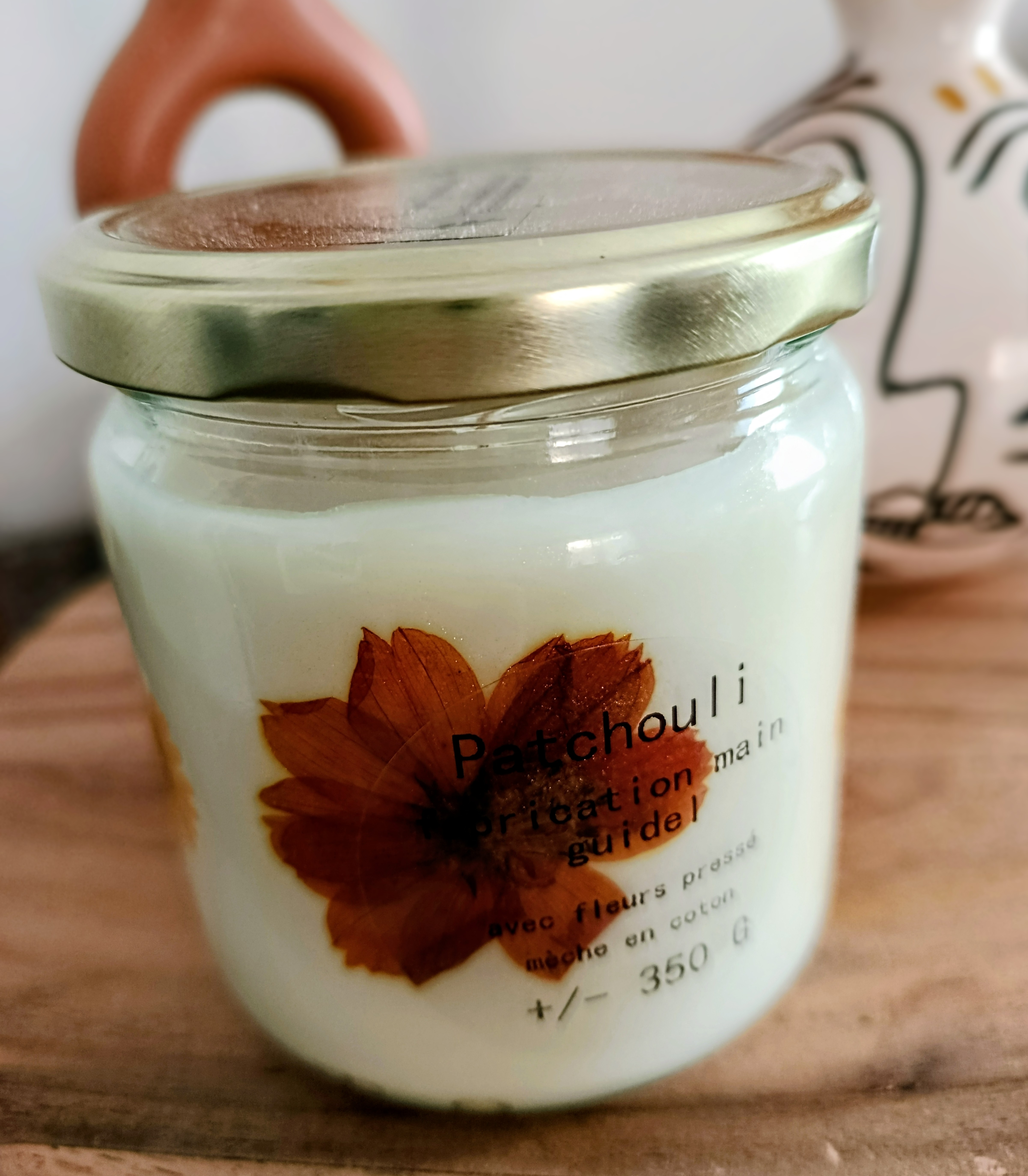 bougie fleurs patchouli