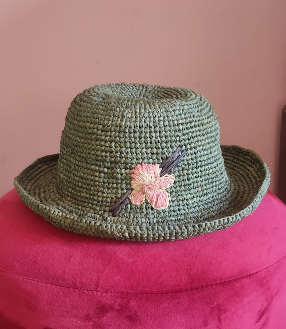 1 BOB /Chapeau en raphia tressé T 55