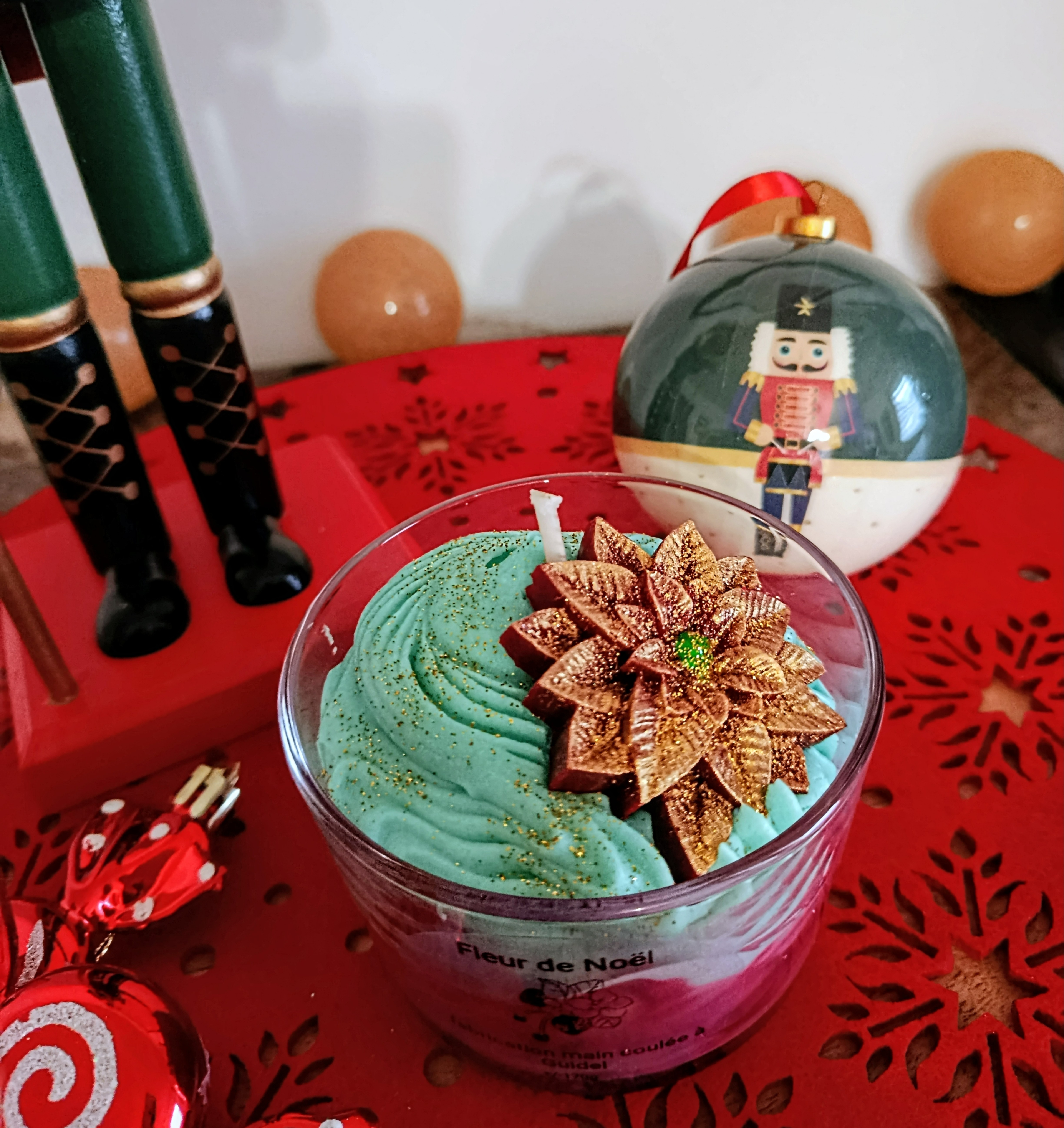 bougie gourmande  éphémère Fleur de Noël (170g)