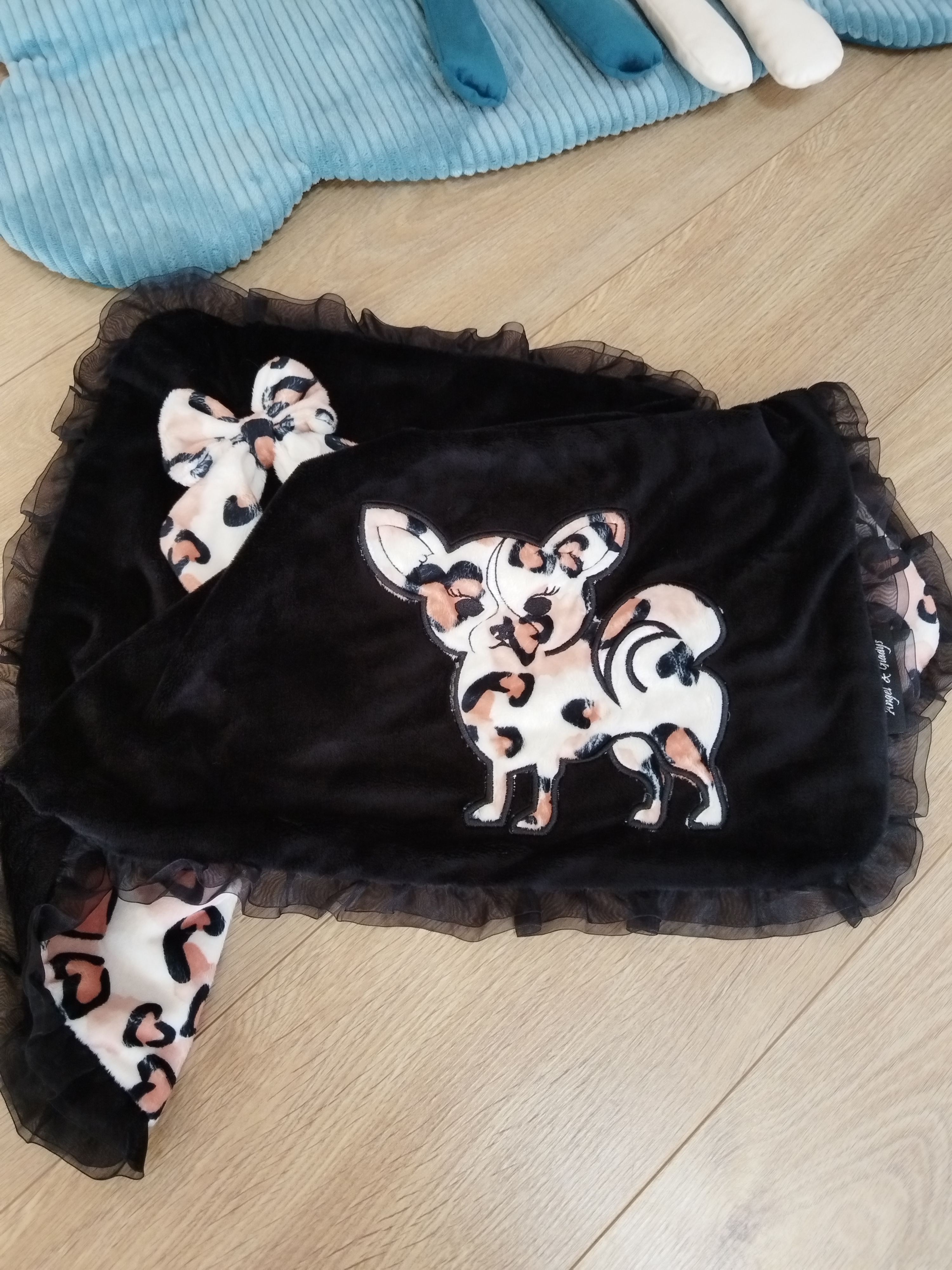 Couverture Amour Sauvage avec Chihuahua