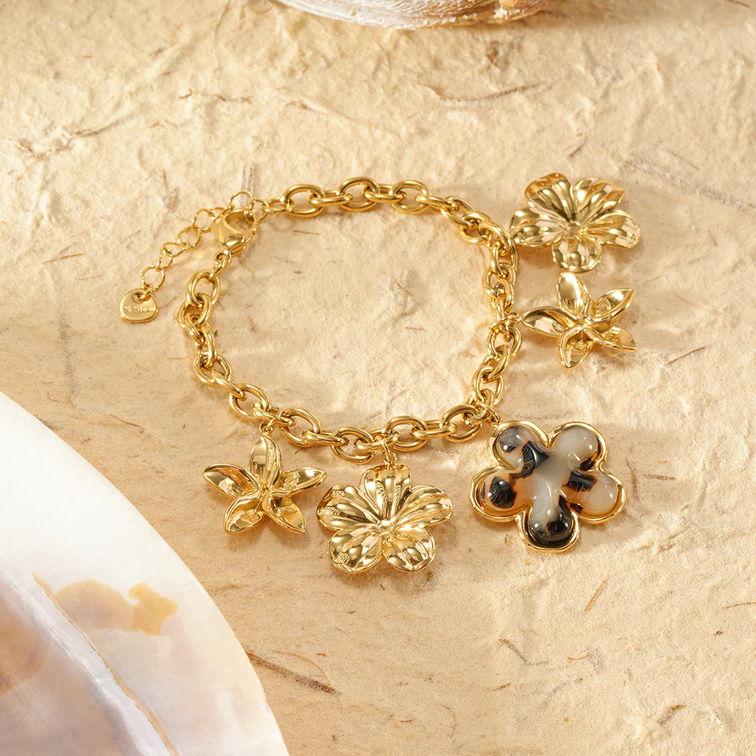bracelet fleur léopard et ces jolies breloques 