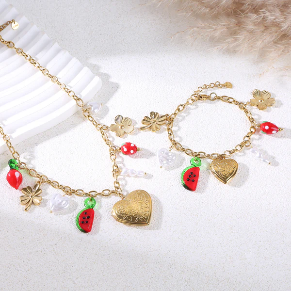 Collier + Bracelet chaîne dorée avec breloques cœur et pastèque