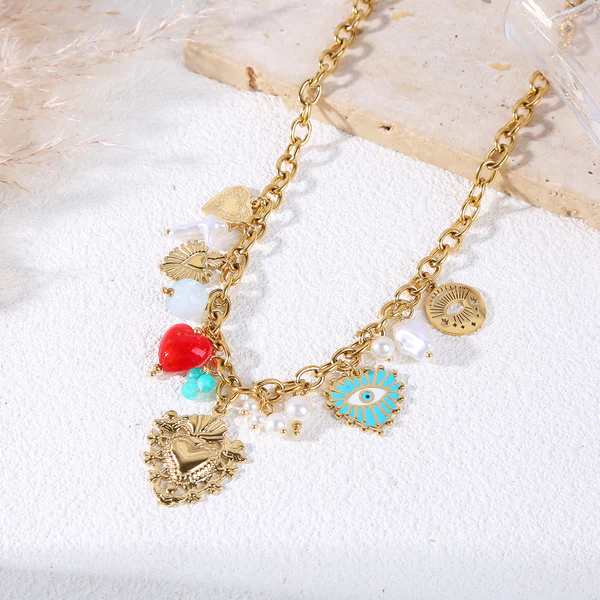 Collier chaîne dorée avec breloques œil