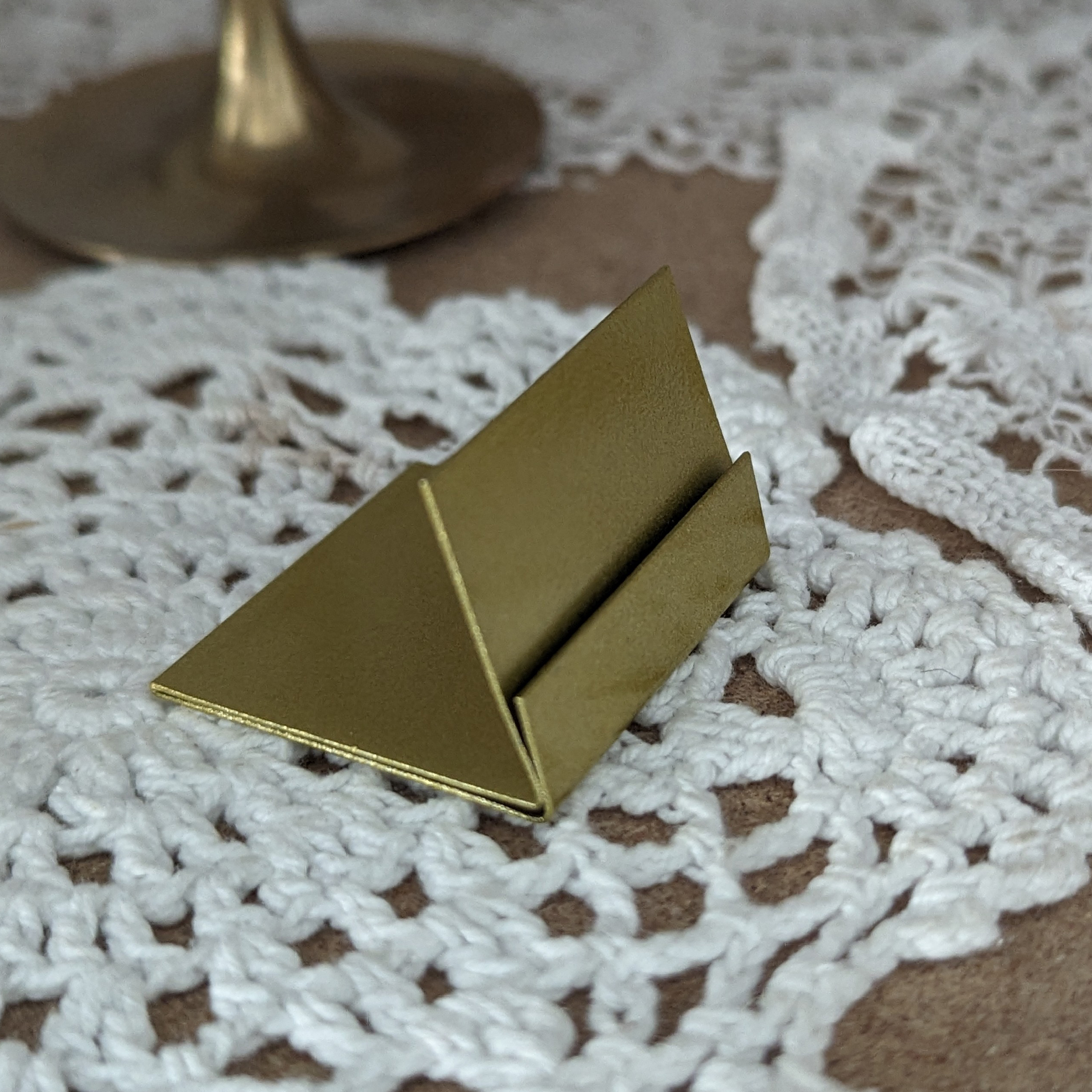 Support doré pour menu