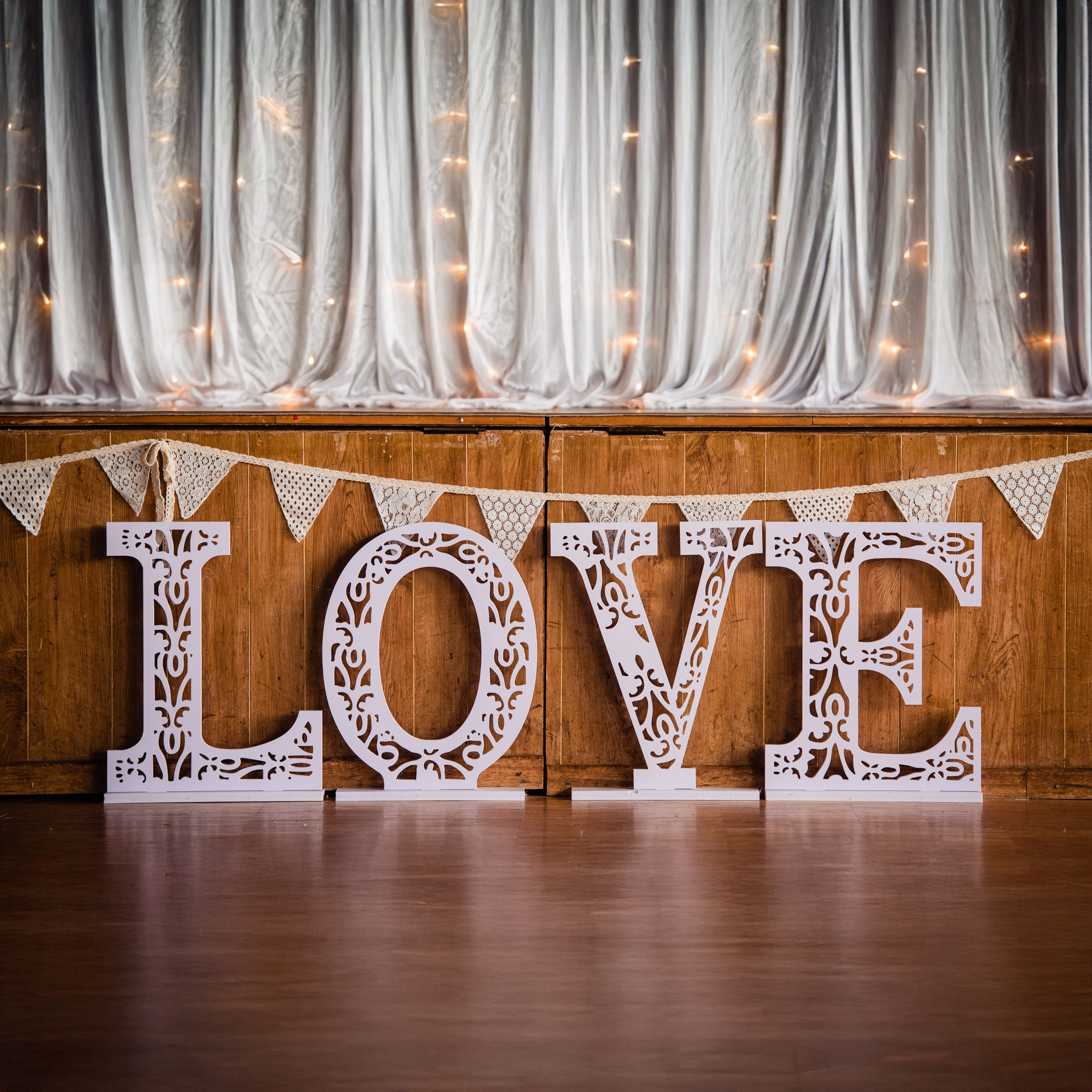 Lettres LOVE ciselées