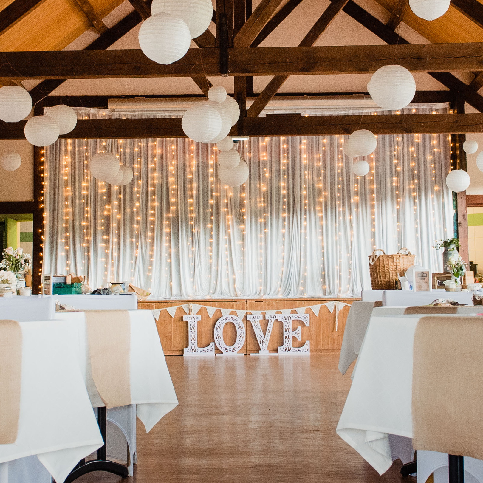 Rideau satiné et rideau led en option