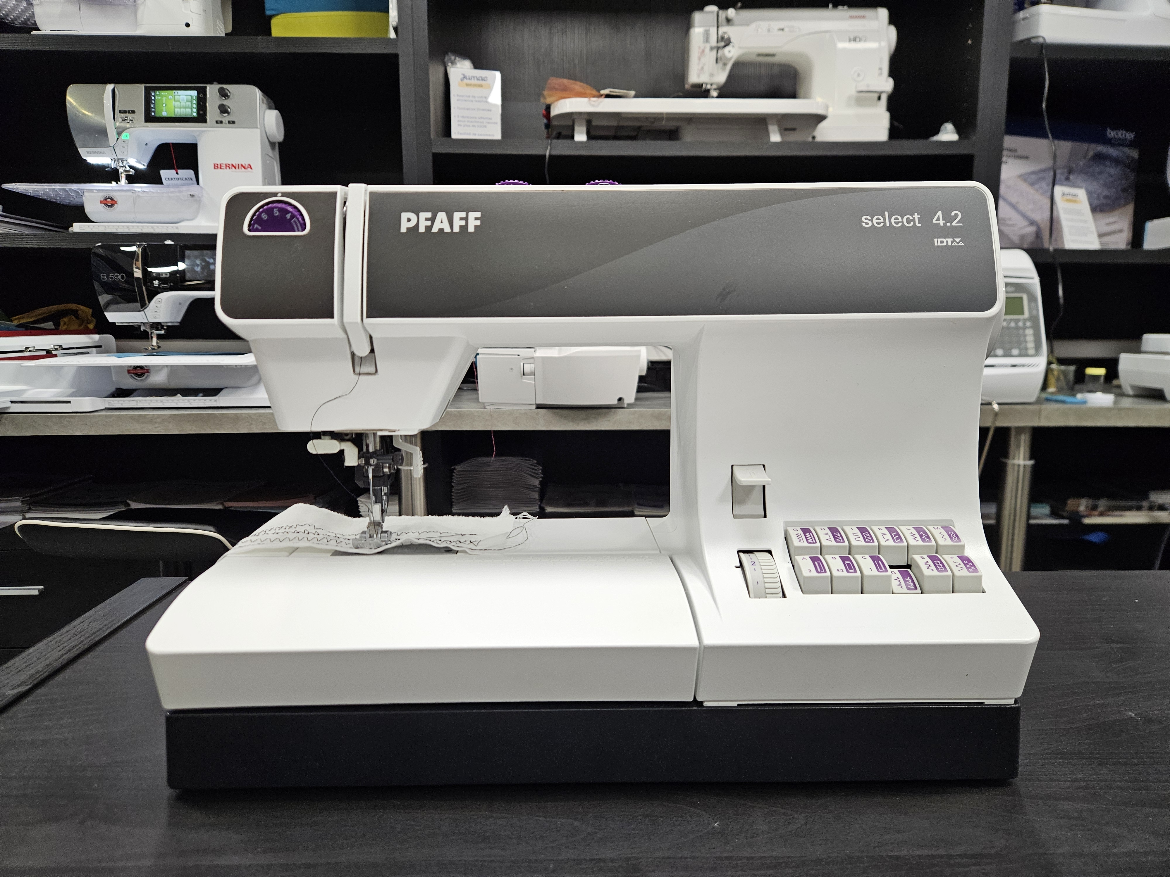 Machine à Coudre Pfaff Select 4.2 - Occasion - Garantie 1 an