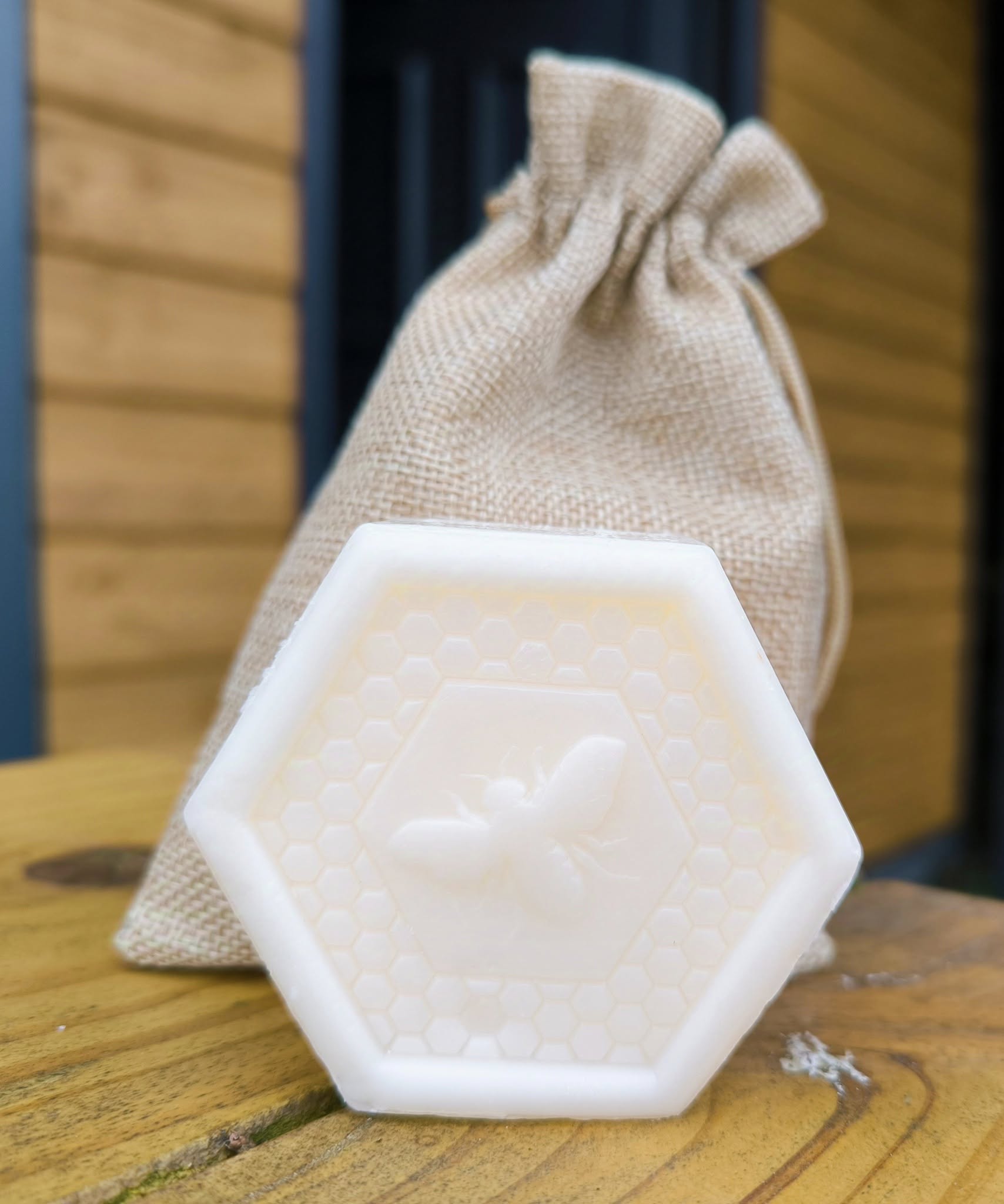 Savon au lait / gelée royale et son sac en toile de jute