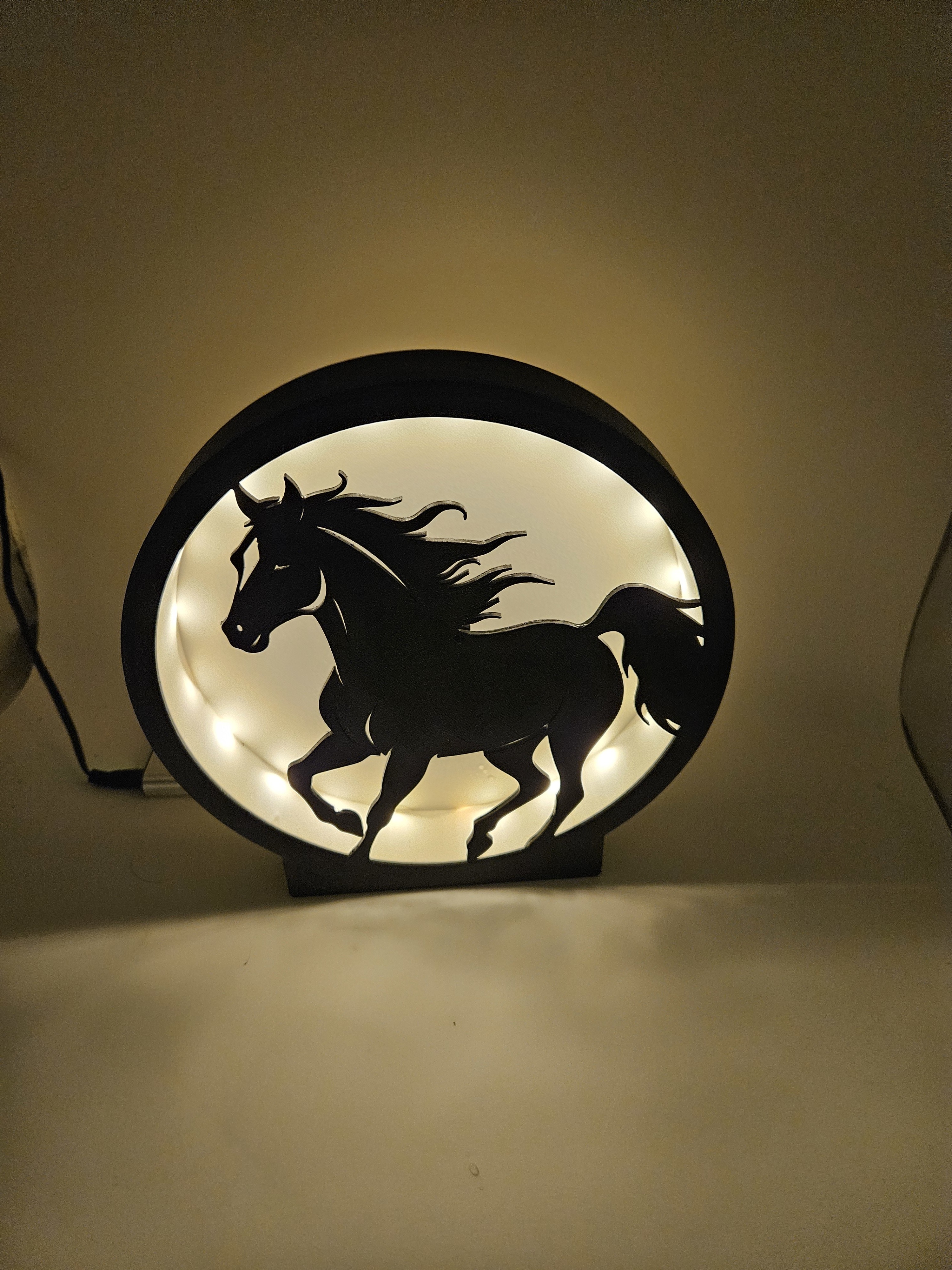 Lampe moderne lumineuse forme cheval 