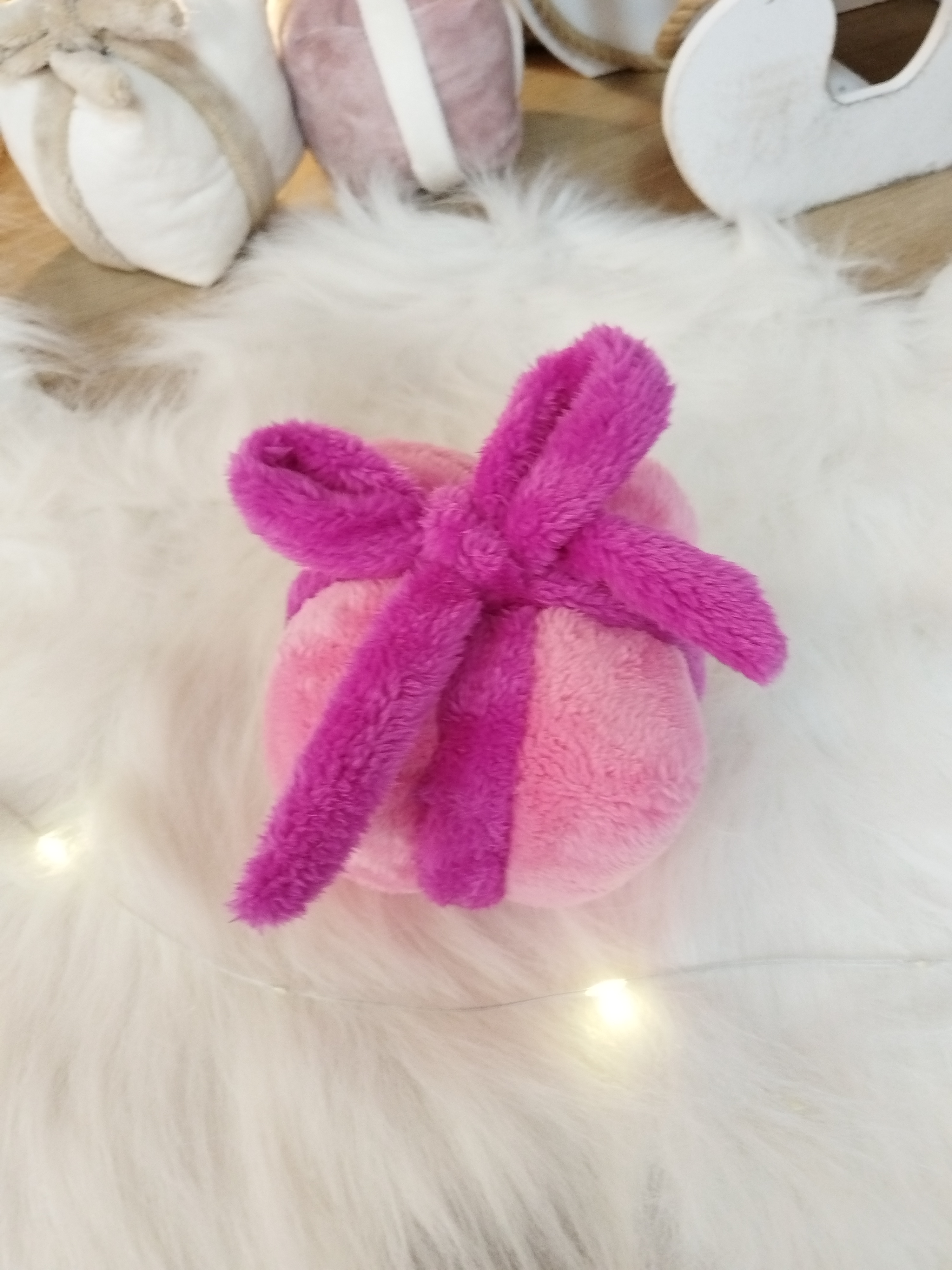 Jouet en forme de Cadeau - Pilou Rose