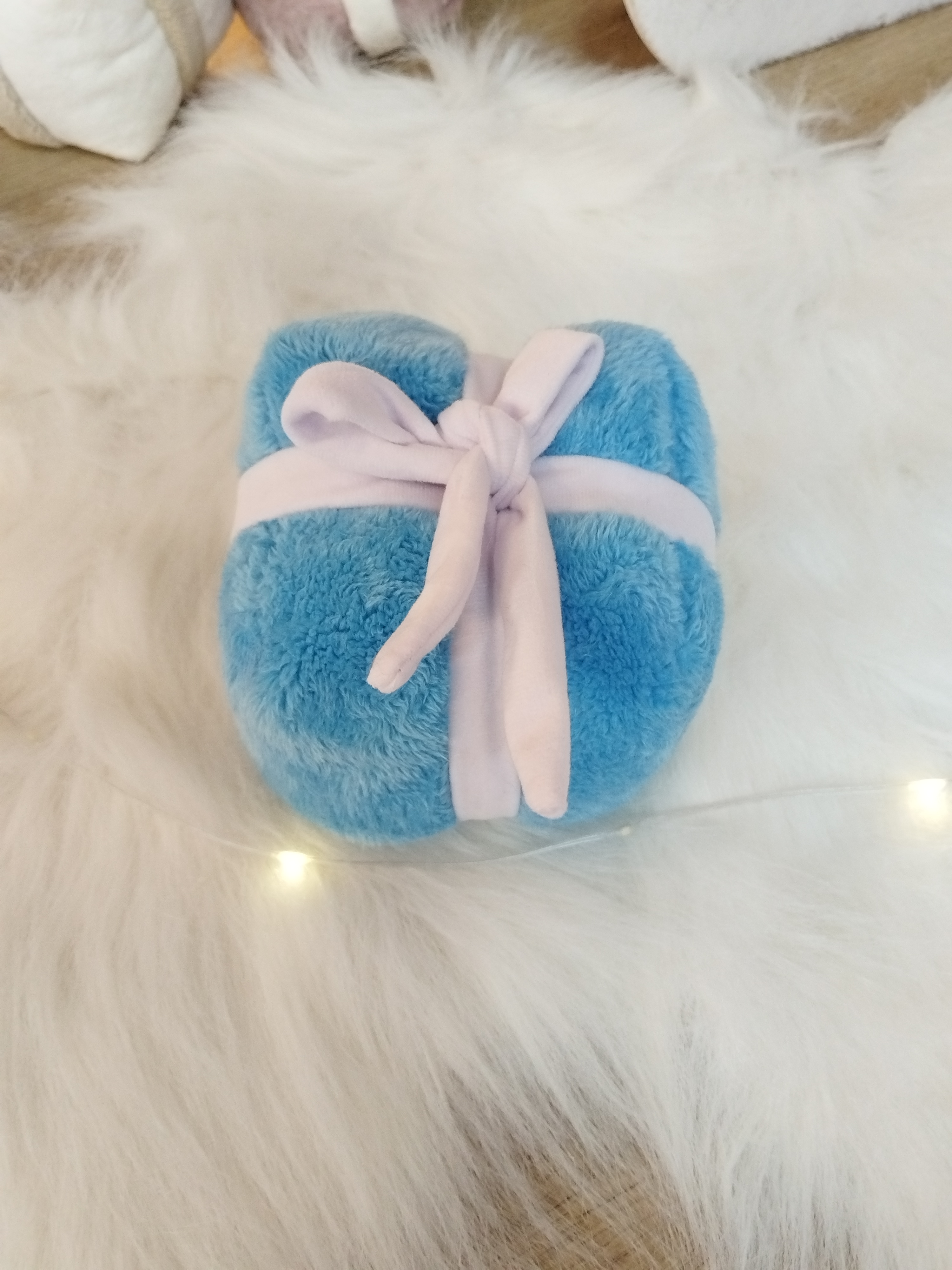 Jouet en forme de Cadeau - Pilou Bleu
