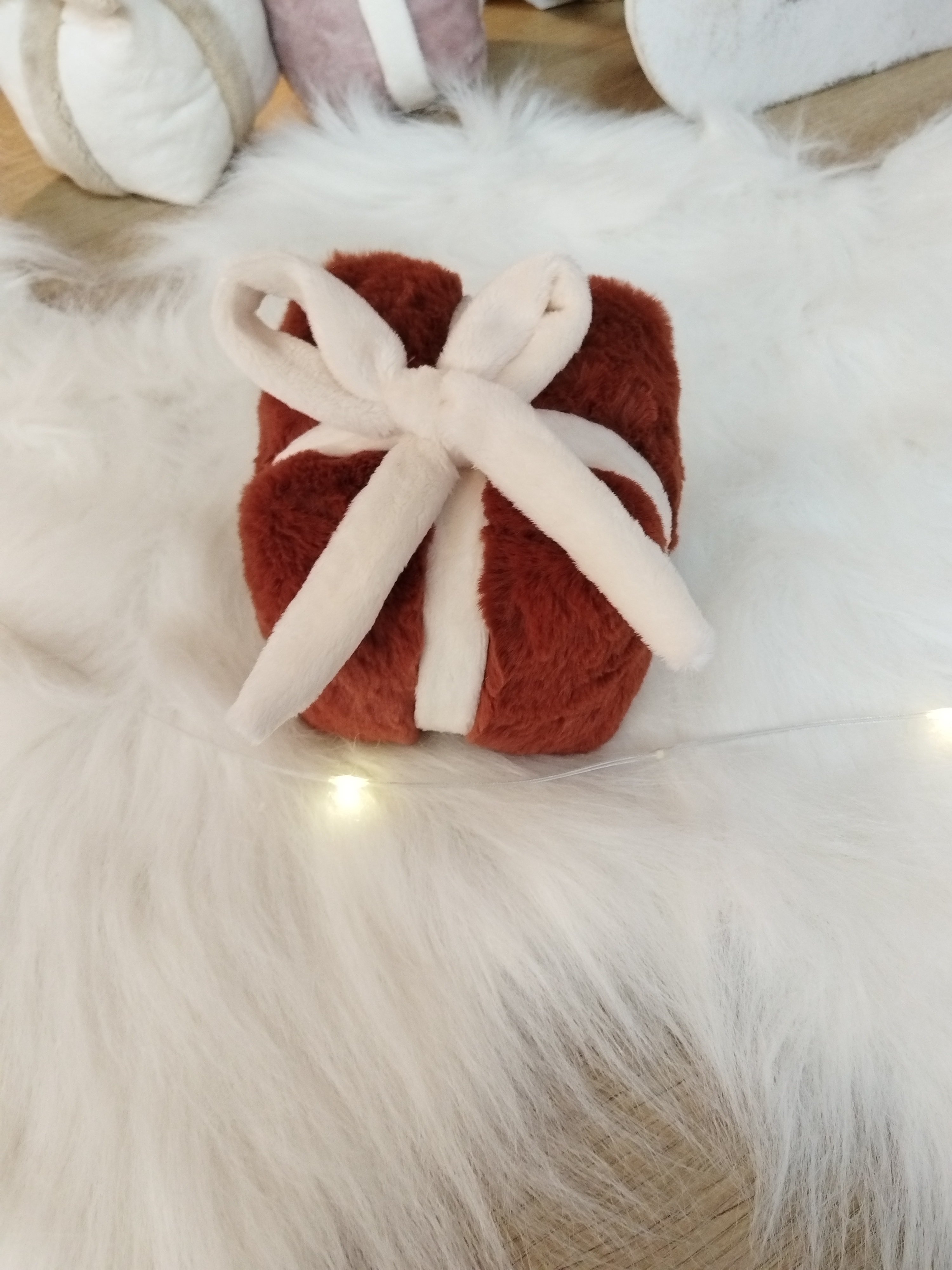 Jouet en forme de Cadeau - Roux Renard