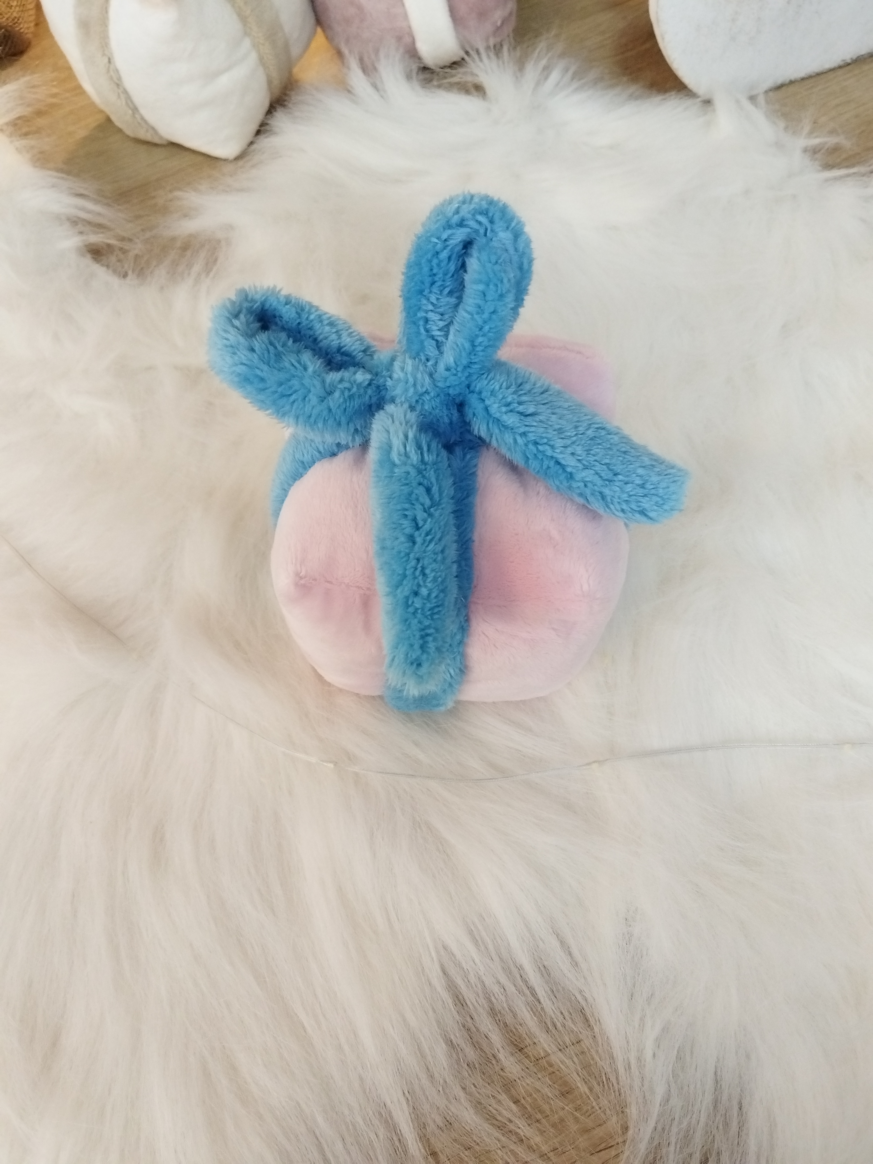 Jouet en forme de Cadeau - Rose