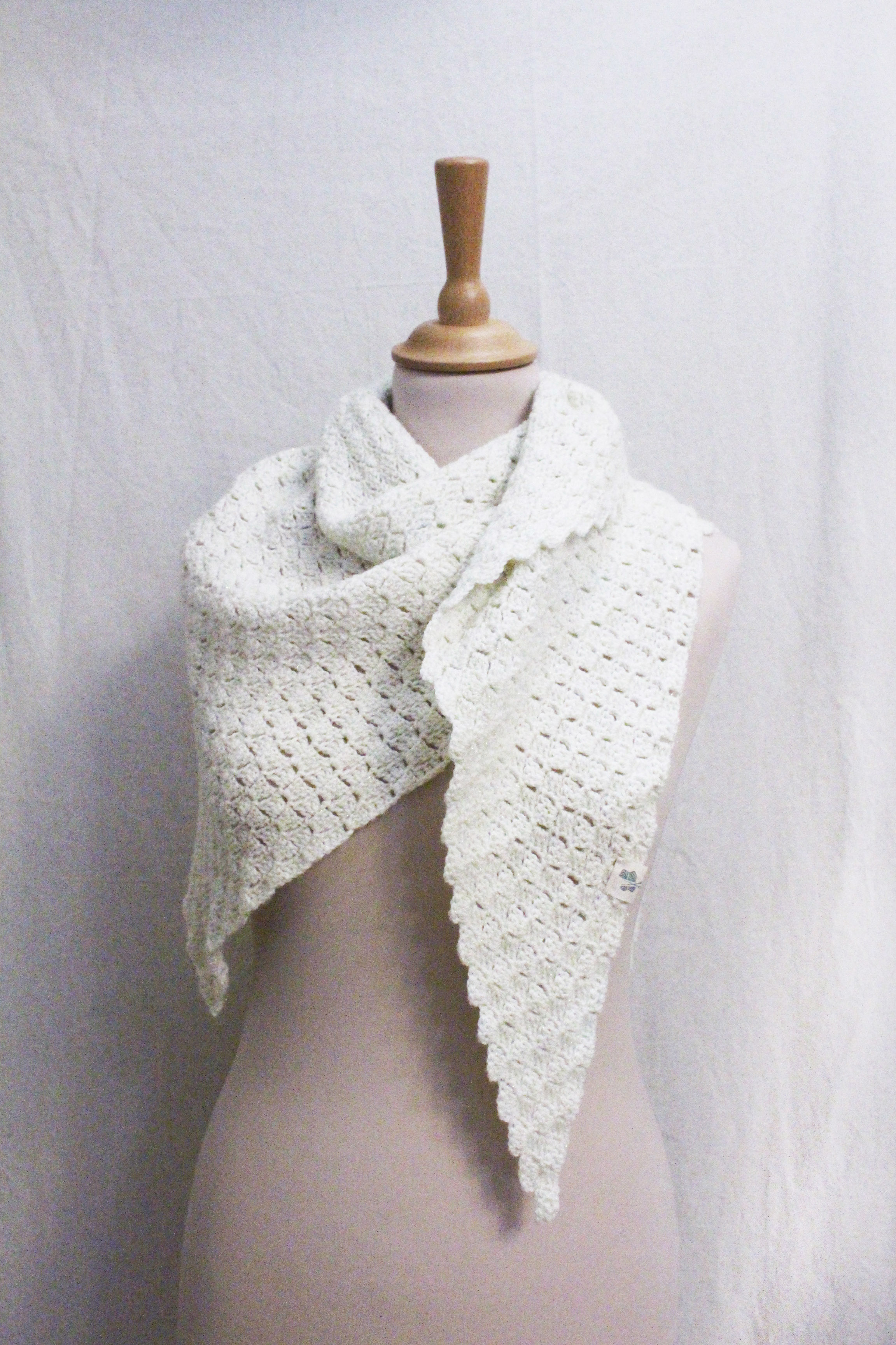 Châle au crochet laine et paillettes