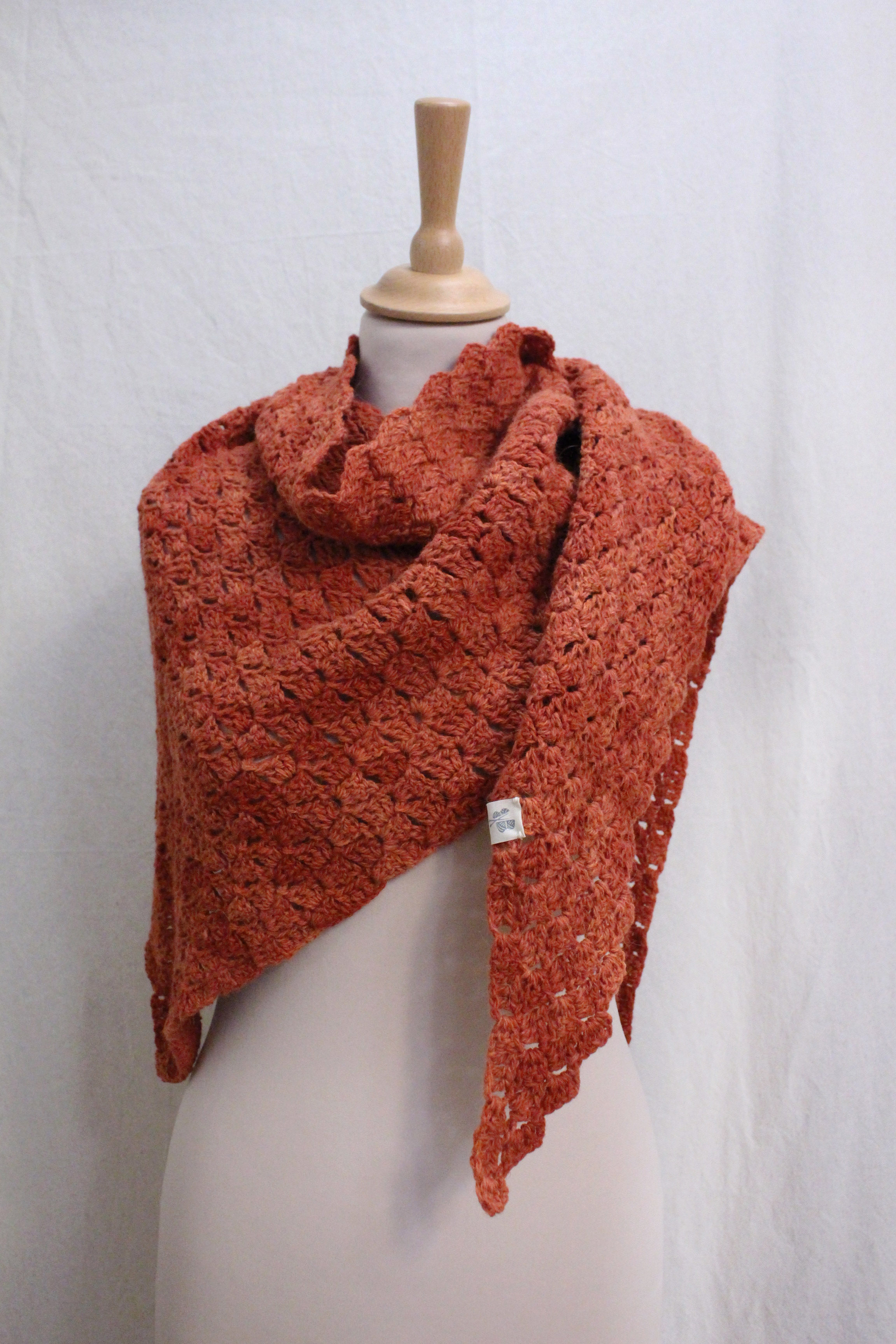 Châle au crochet laine teintée aux plantes Brique