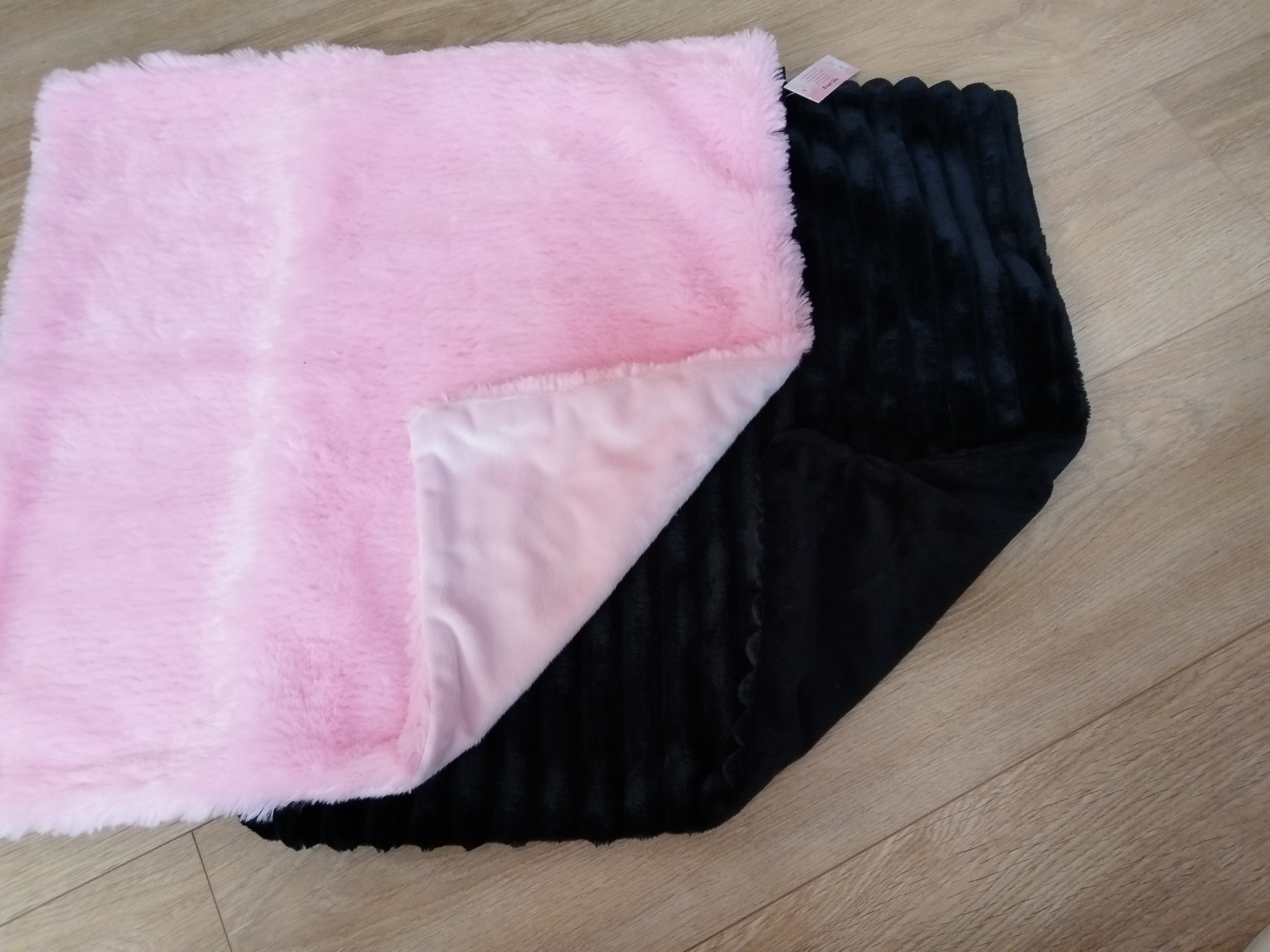 Housse pour coussin Divan T3 - Minky côtelé noir et fluffy rose