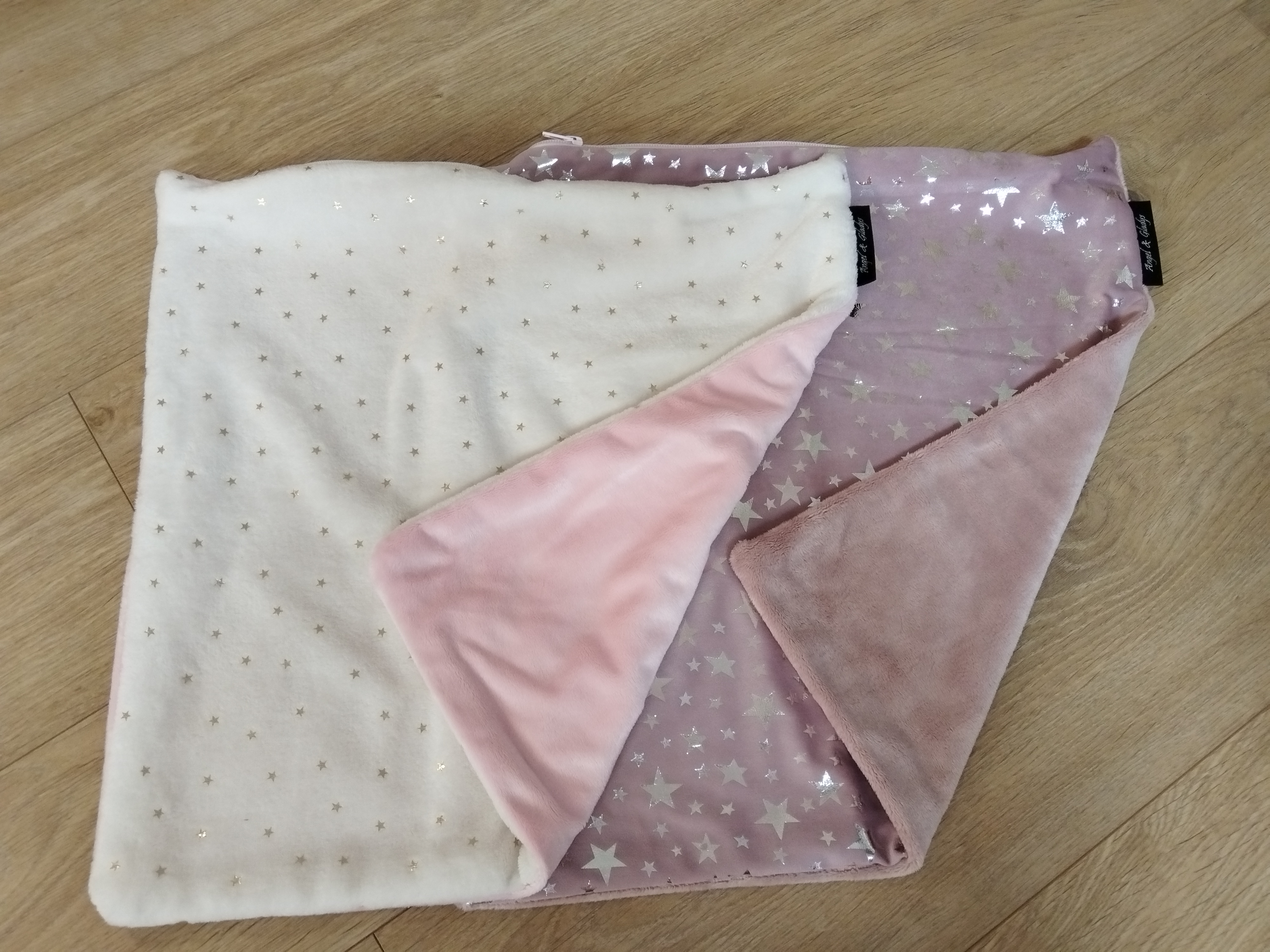 Housse pour coussin Divan T2 - Rose poudré à étoiles argentées et étoiles dorées / rose