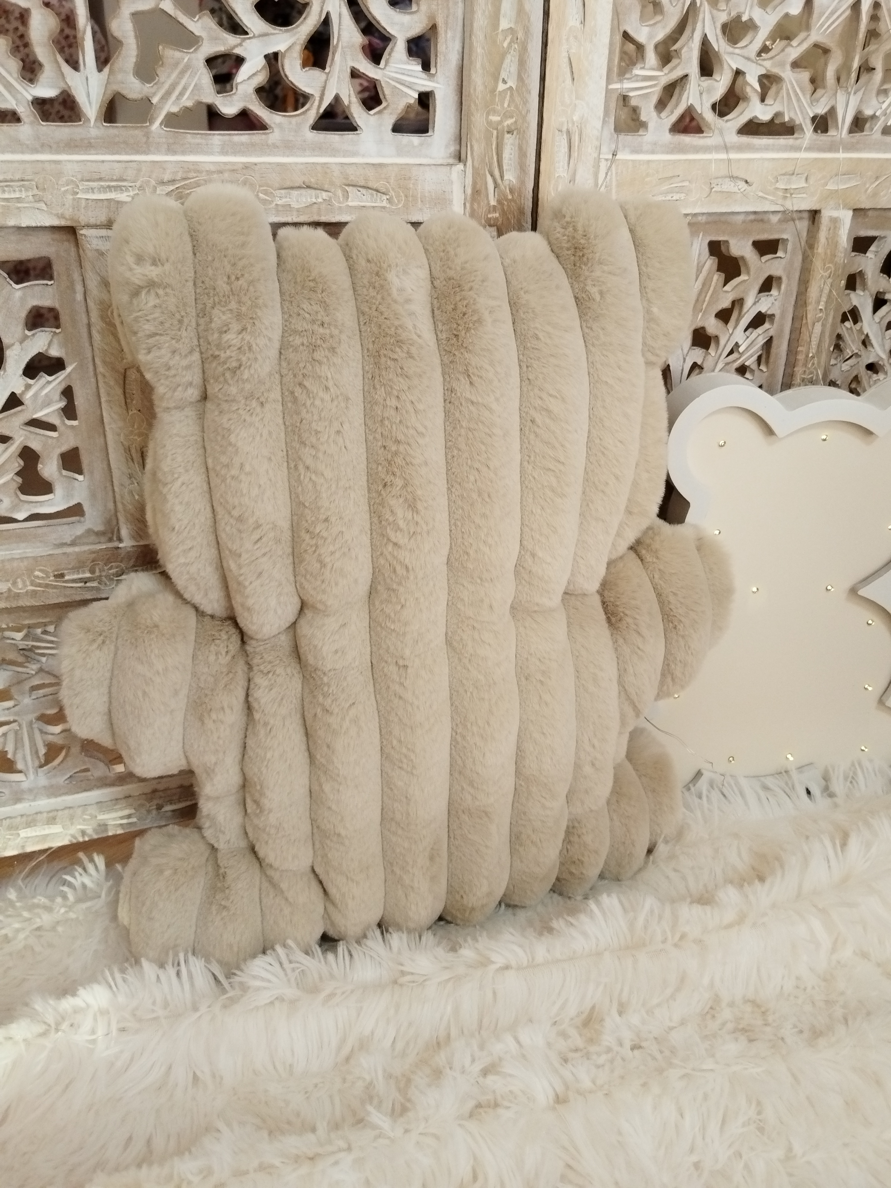 Coussin Mister - Rayon d'Aube Cotelée