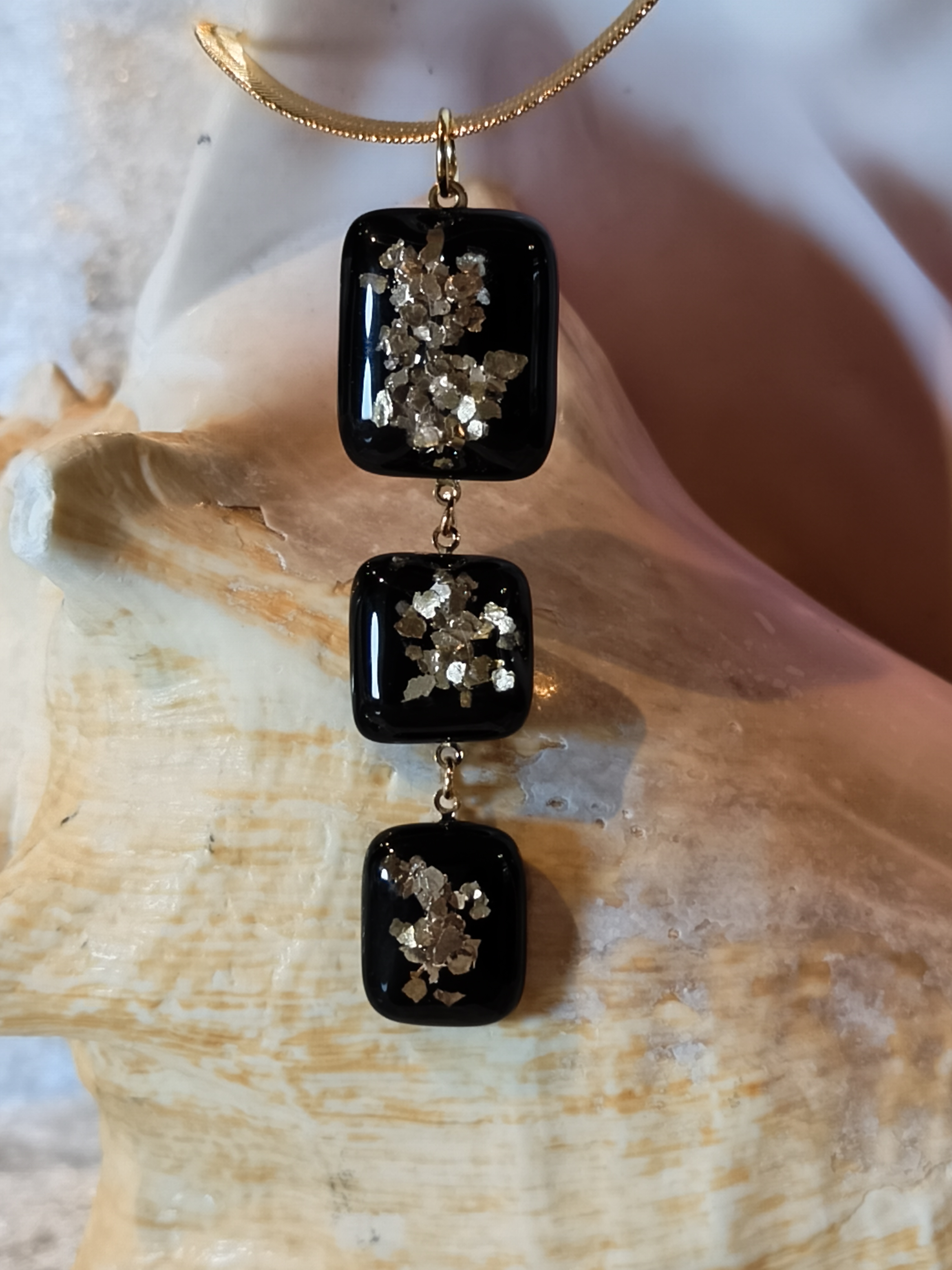 Collier triple grand modèle