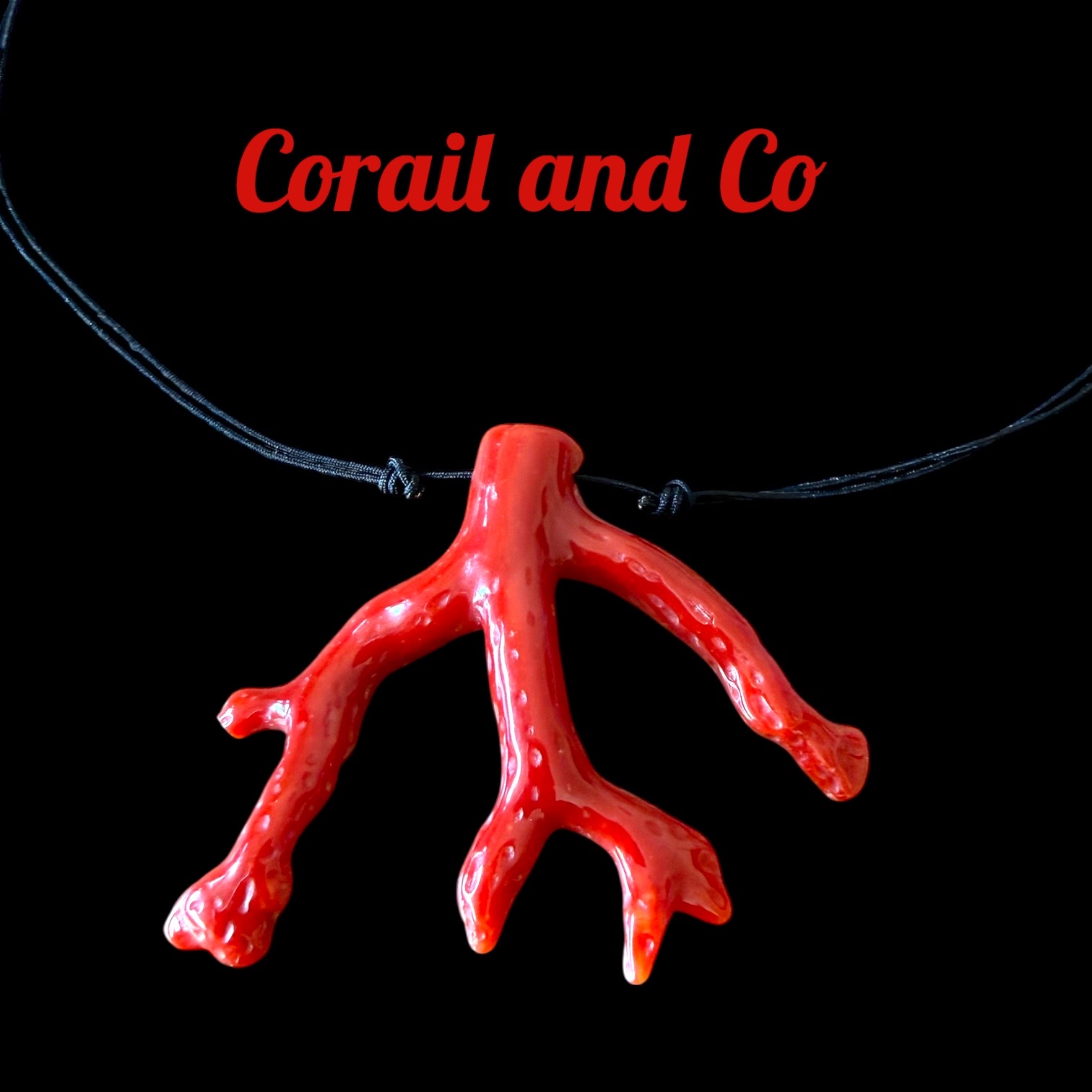 Collier branche en corail sur cordon noir 