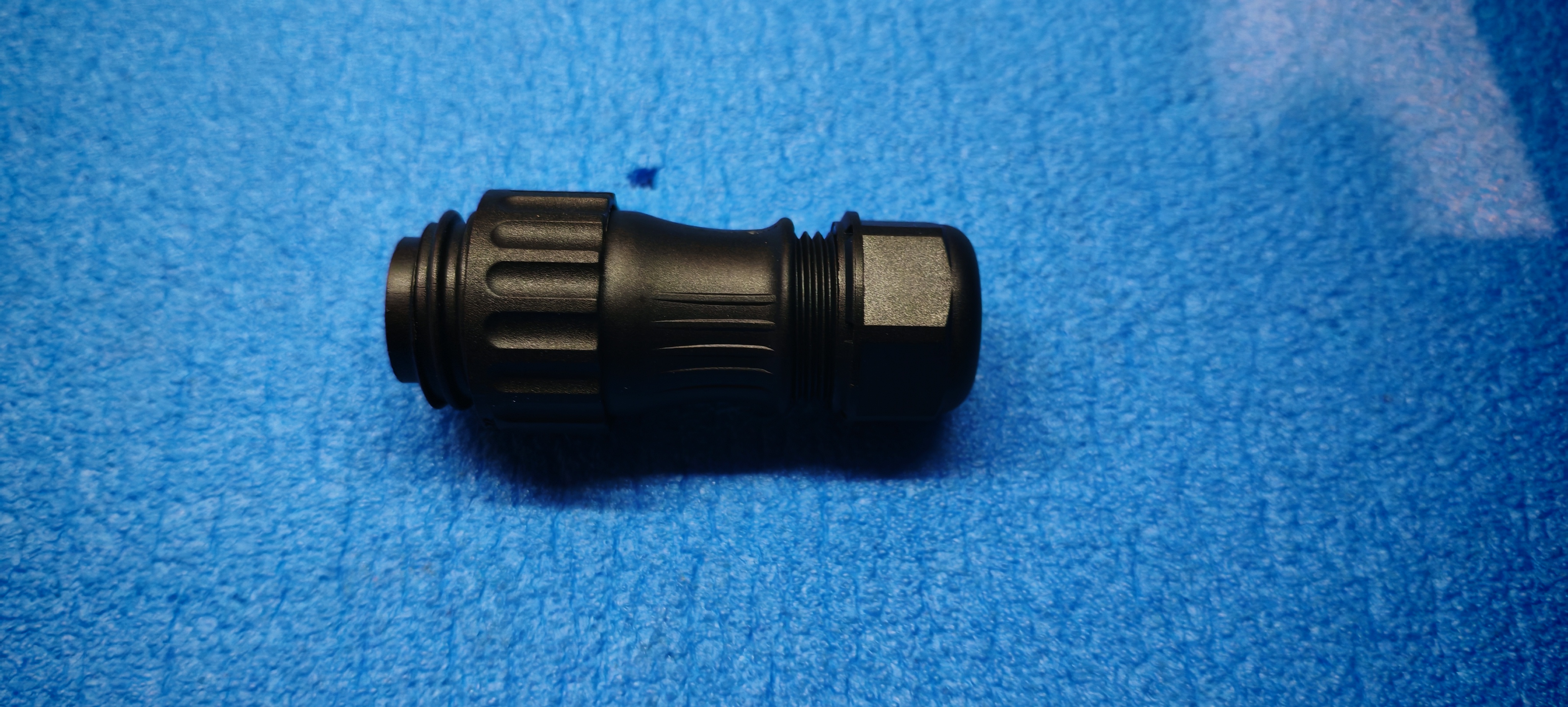 Connecteur 4 broches type AMPHENOL 