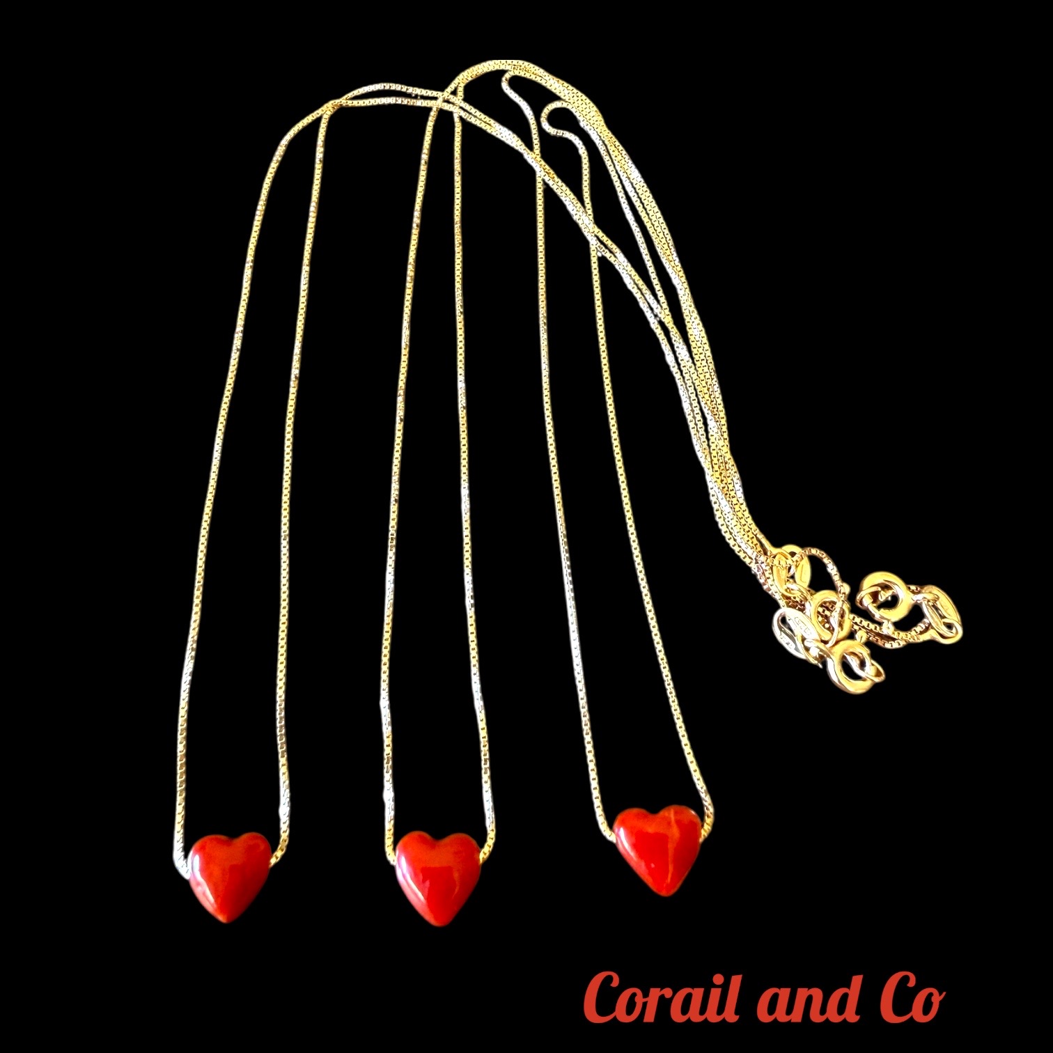 Collier ras de cou coeur en corail plaqué or