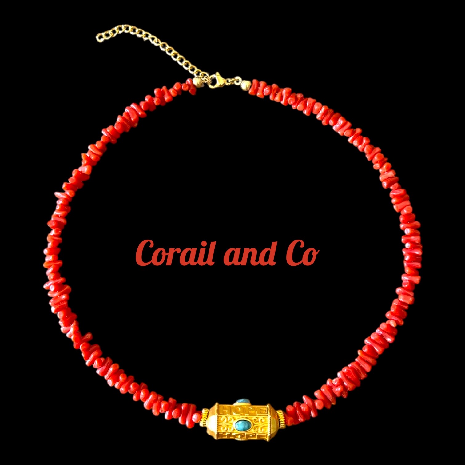 a )Collier ras du cou en corail / talisman plaqué or