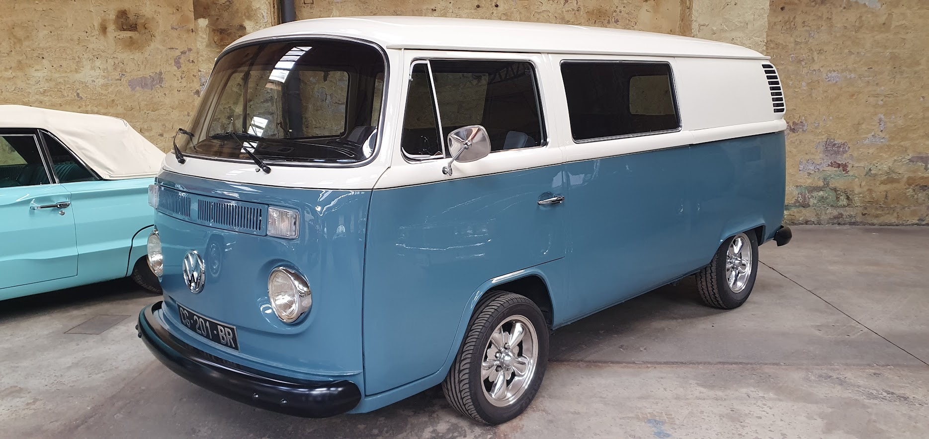 1974 VOLKSWAGEN Combi T2 “Bay Window”