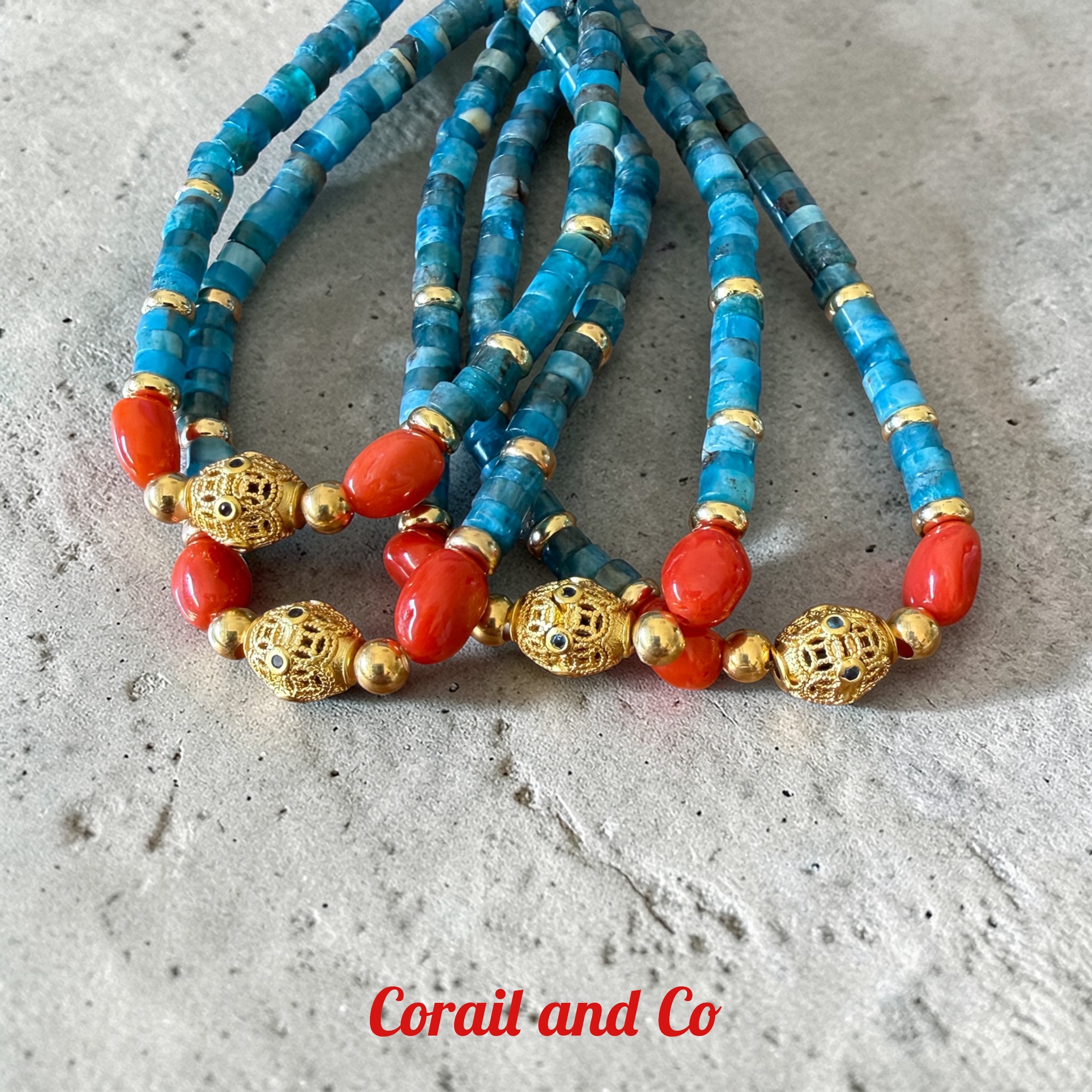 Bracelet femme corail / apatite / plaqué or 4mm