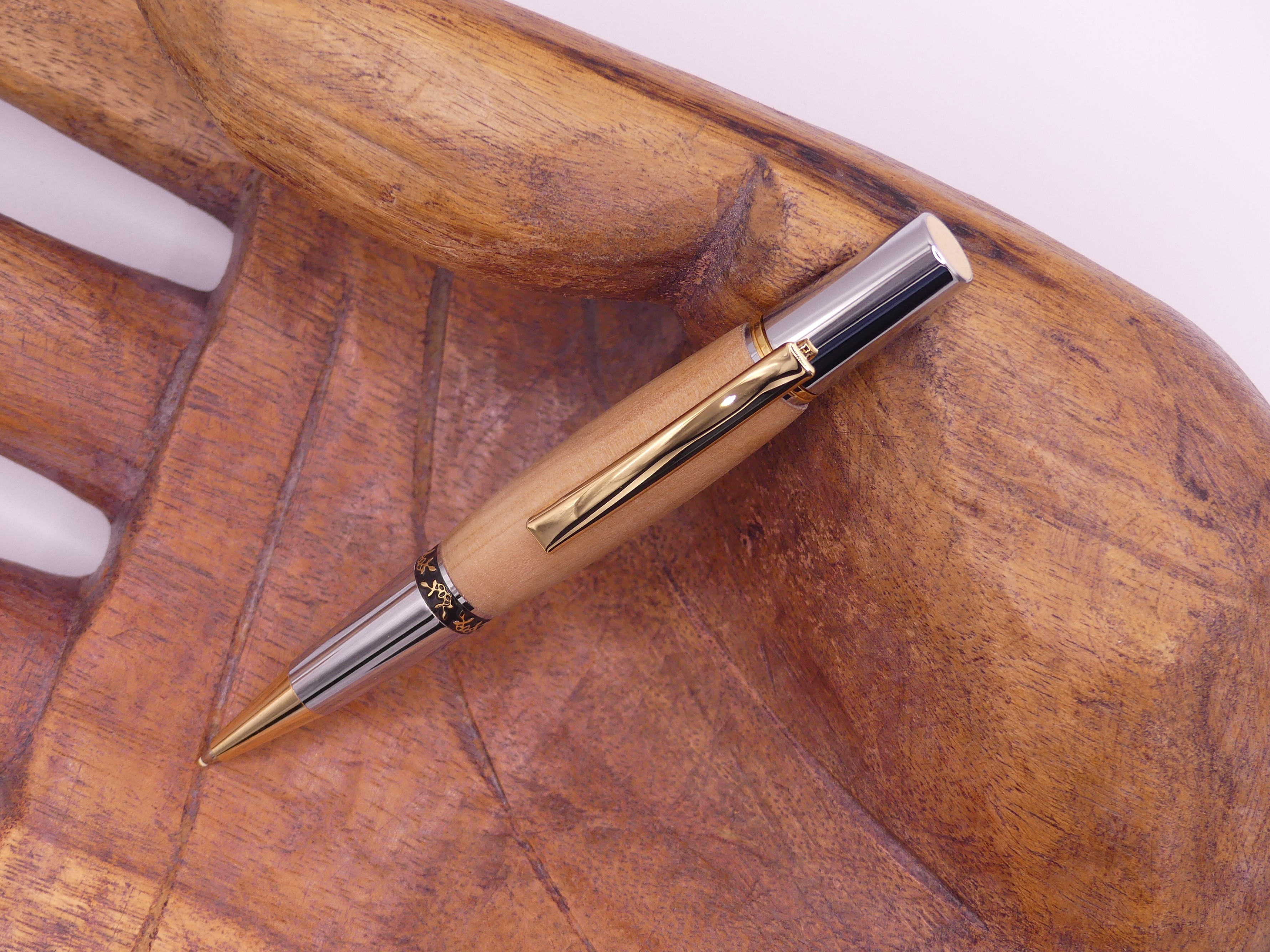 Stylo bille en pommier - Finition Plaqué Or 10 K / Chrome