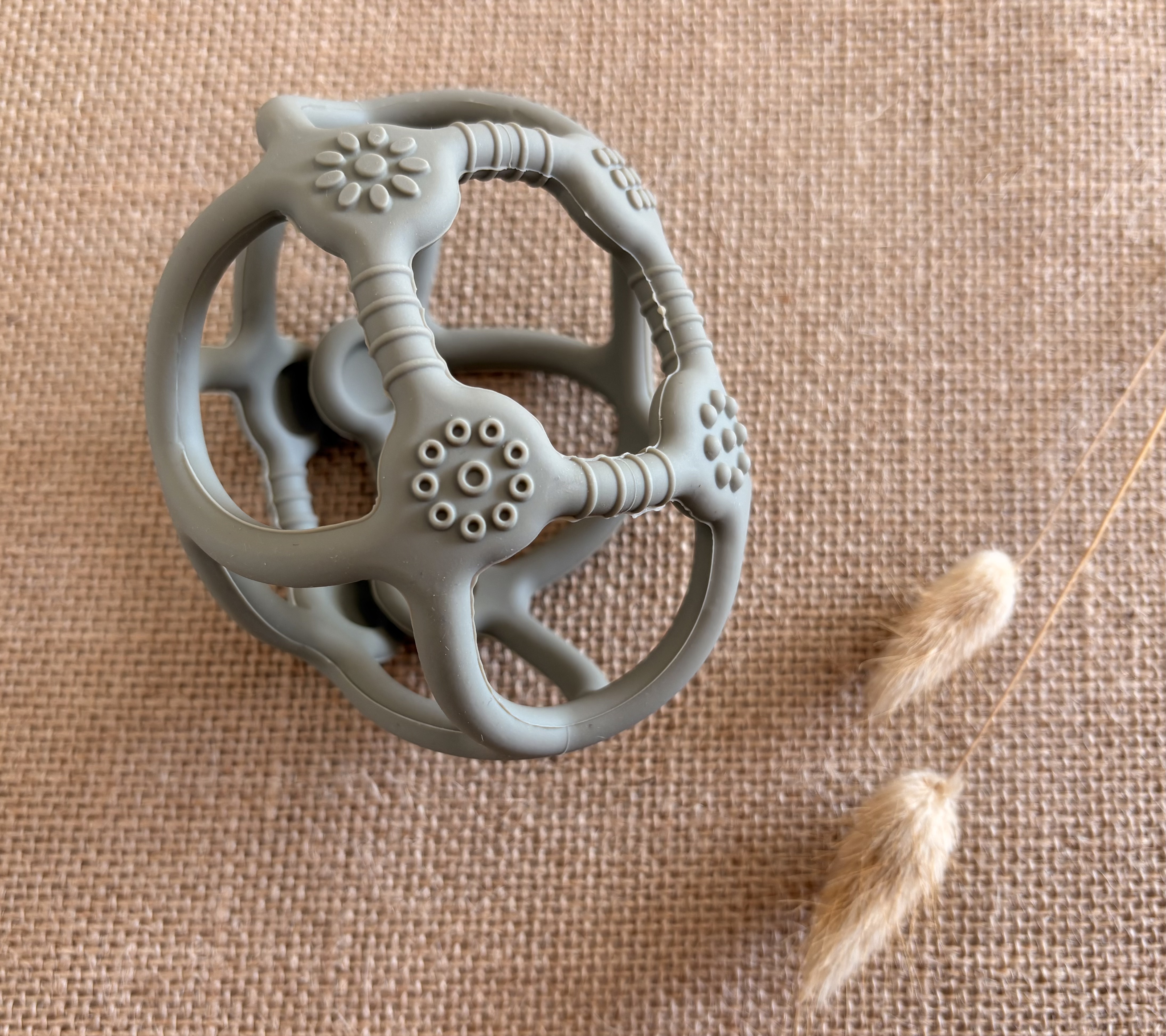 Balle de dentition texturée en silicone - Kaki 