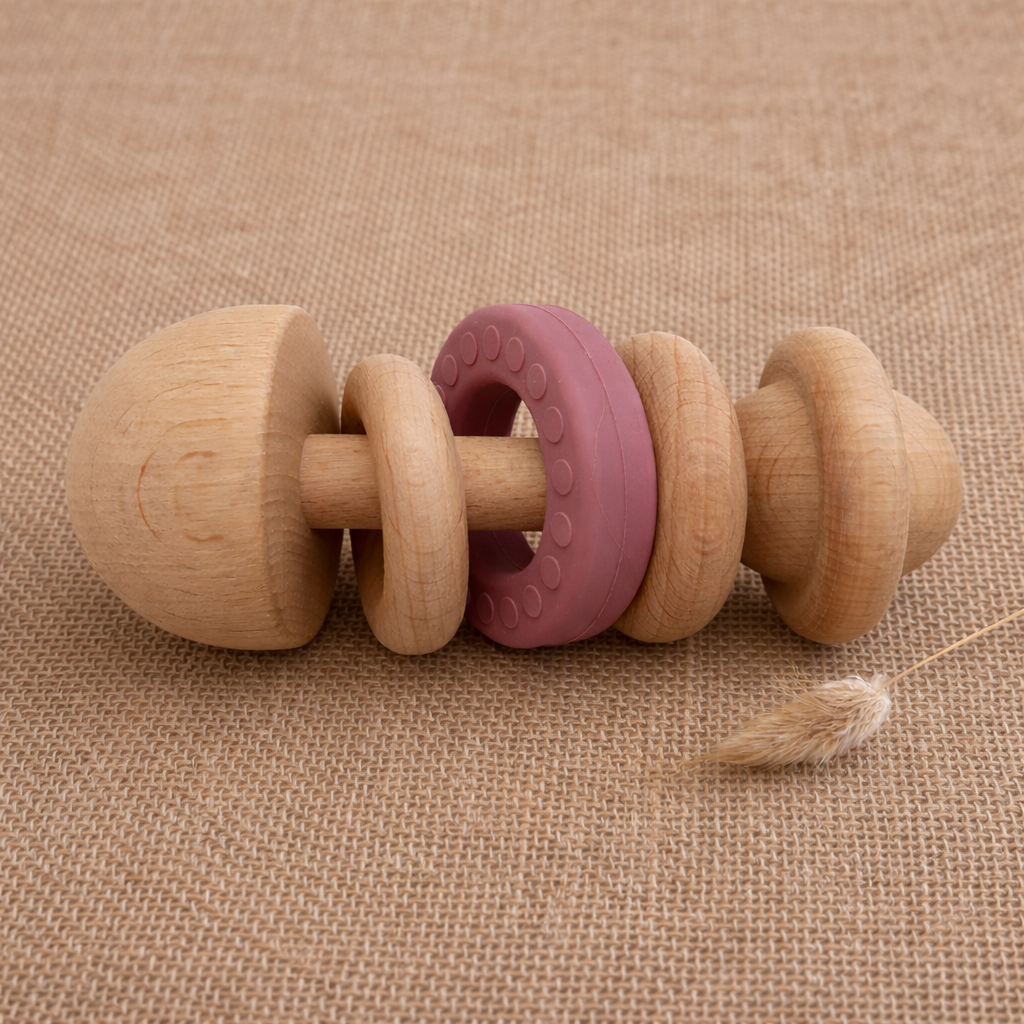 Hochet en bois et silicone - Mauve