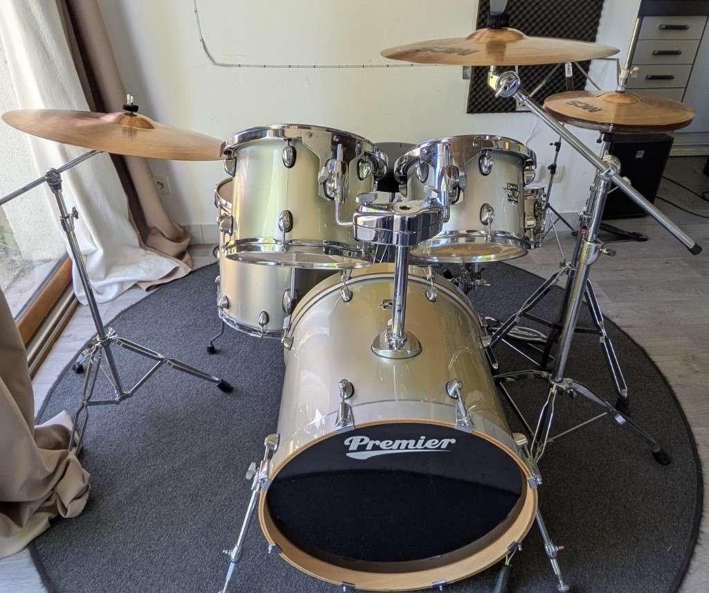 batterie complète marque anglaise Premier, modèle Cabria