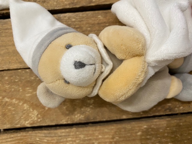 Petit doudou ourson avec mouchoir - BABY NAT' 