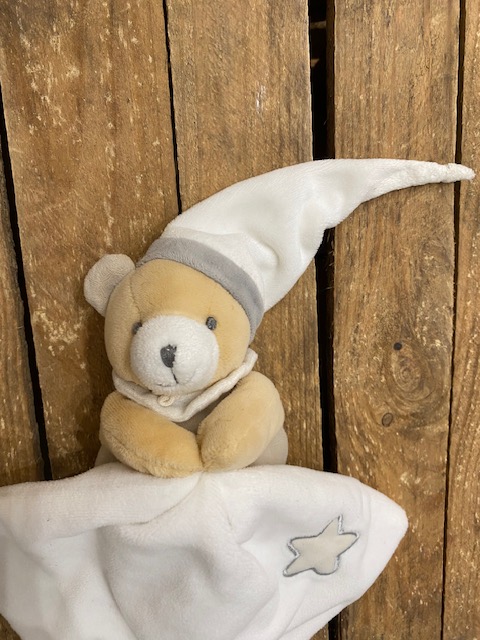 Petit doudou ourson avec mouchoir - BABY NAT' 