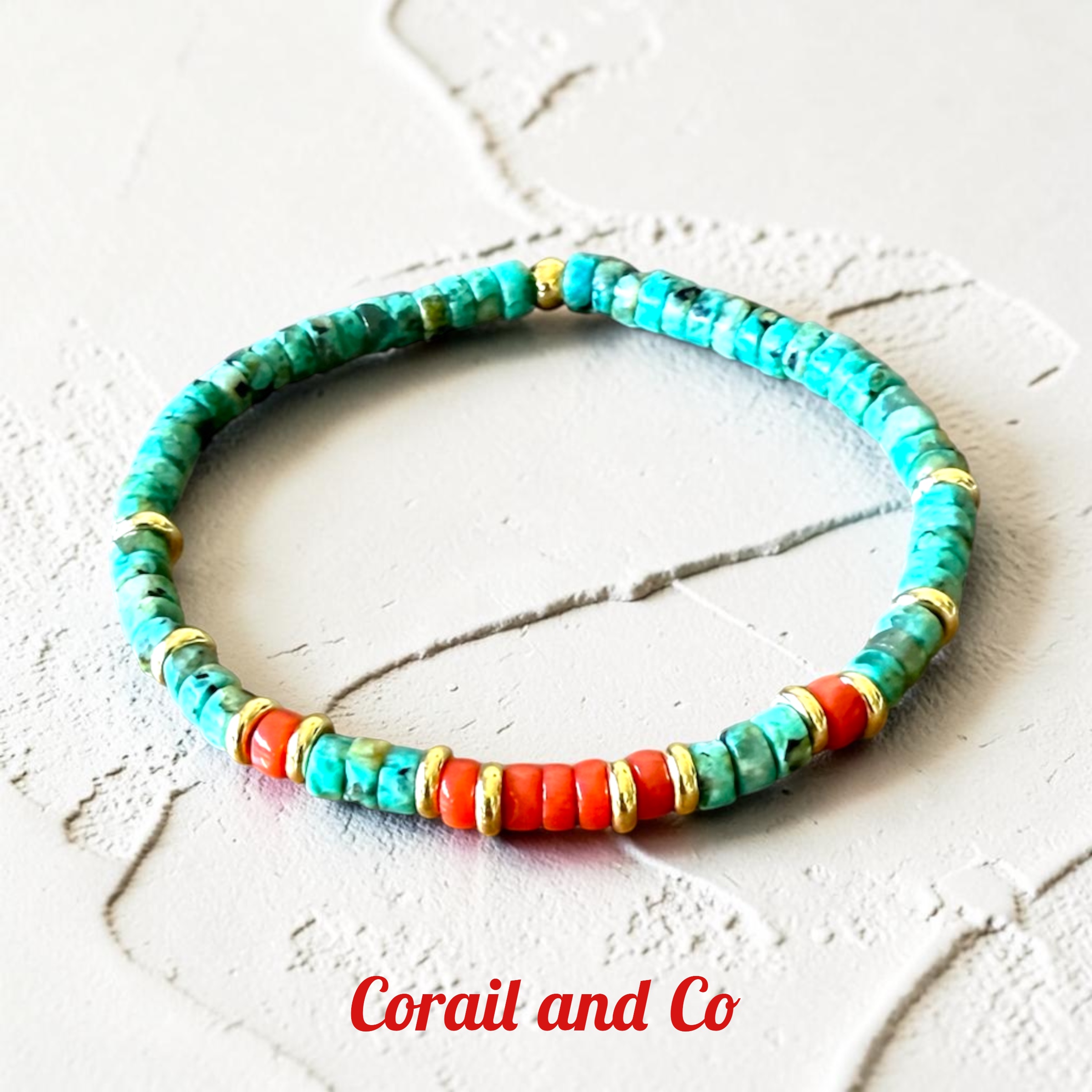Bracelet femme en corail /  turquoise / plaqué or 4mm