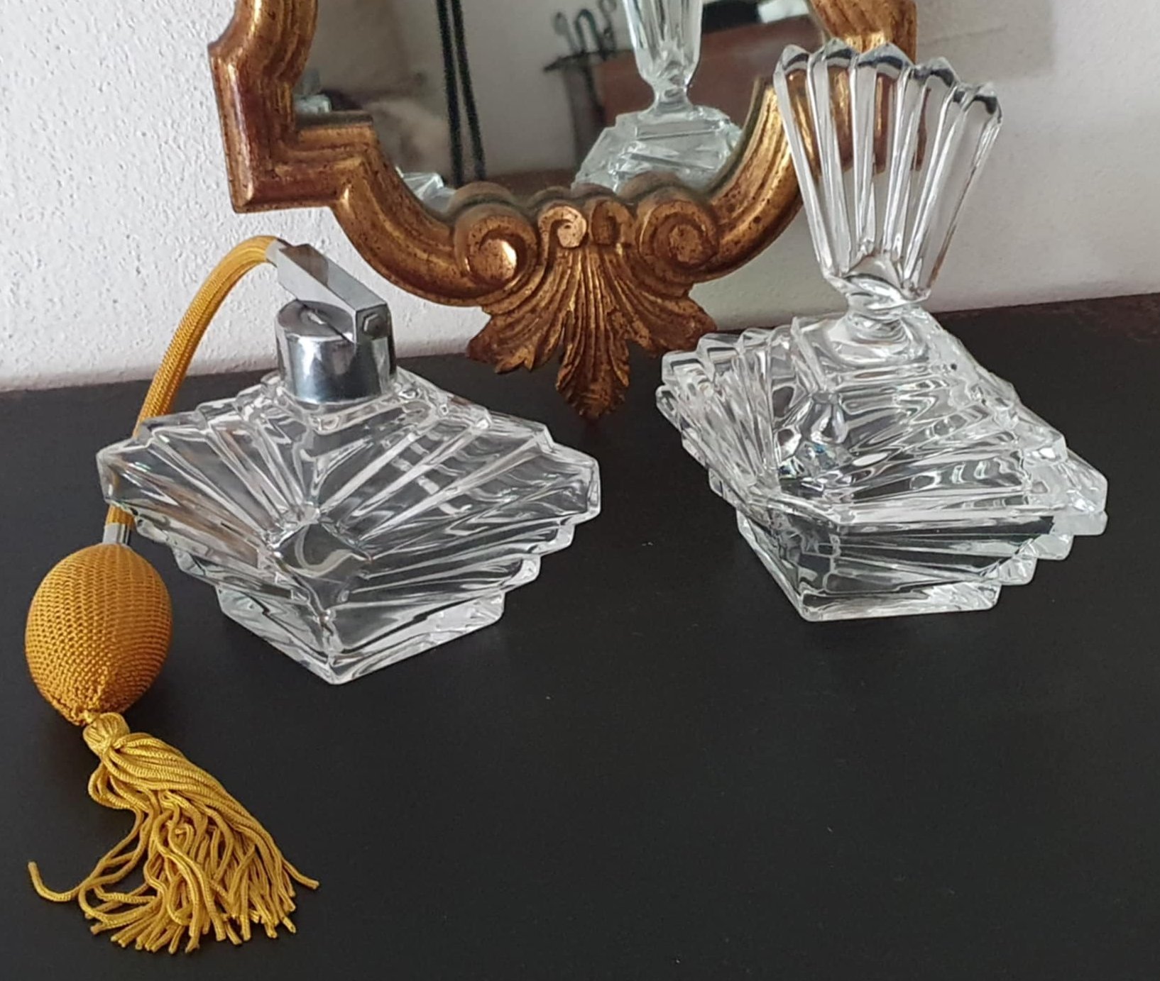 Lot de deux flacons en cristal