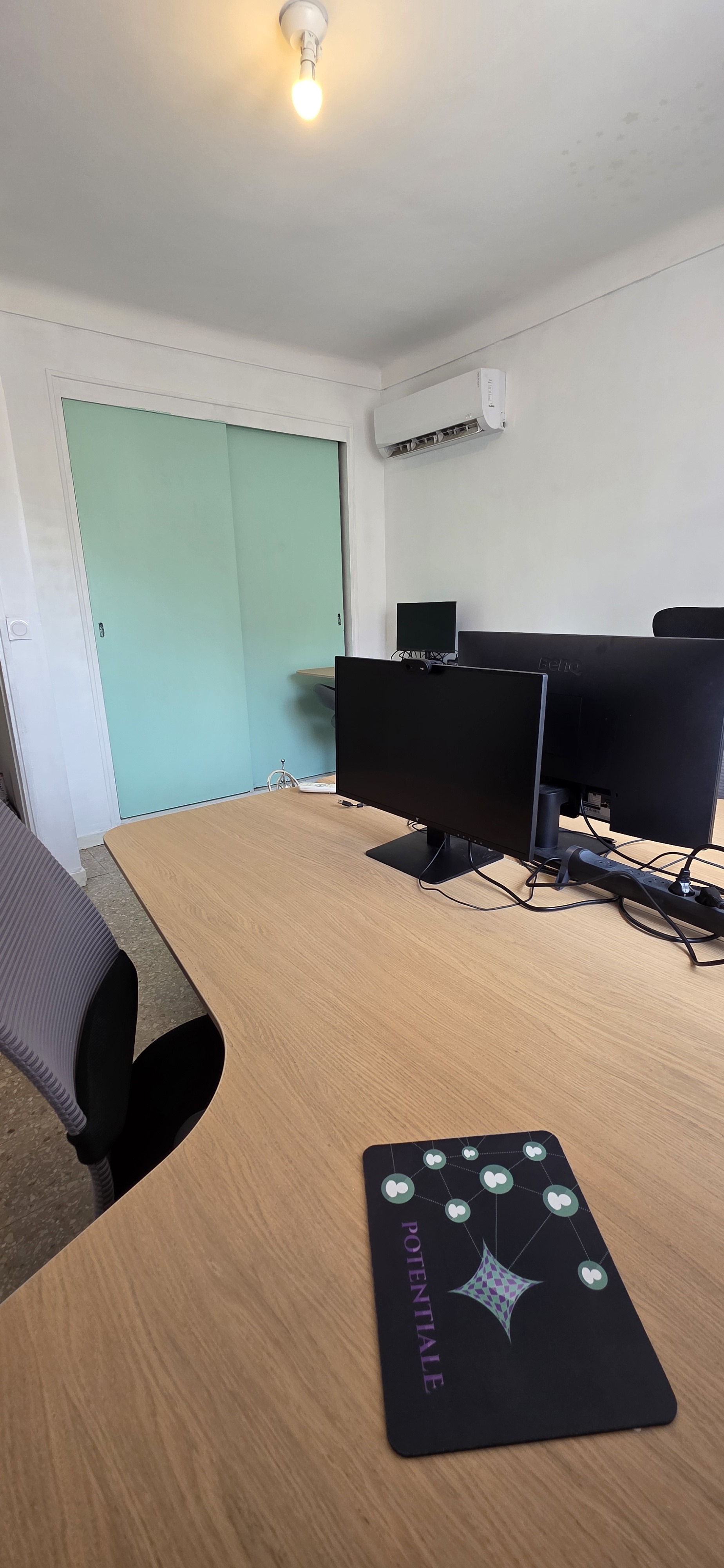 Bureau télétravail en coworking