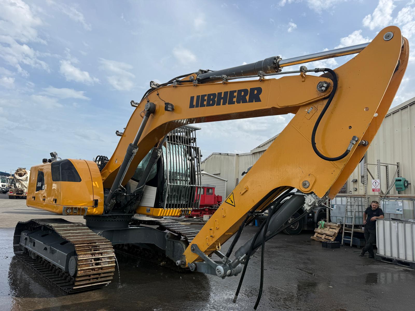 LIEBHERR R 918 / Année 2021 