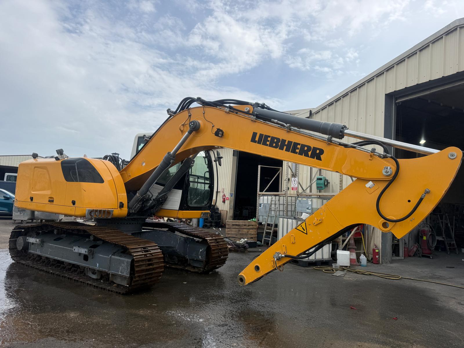 LIEBHERR R 918 LC / Année 2020