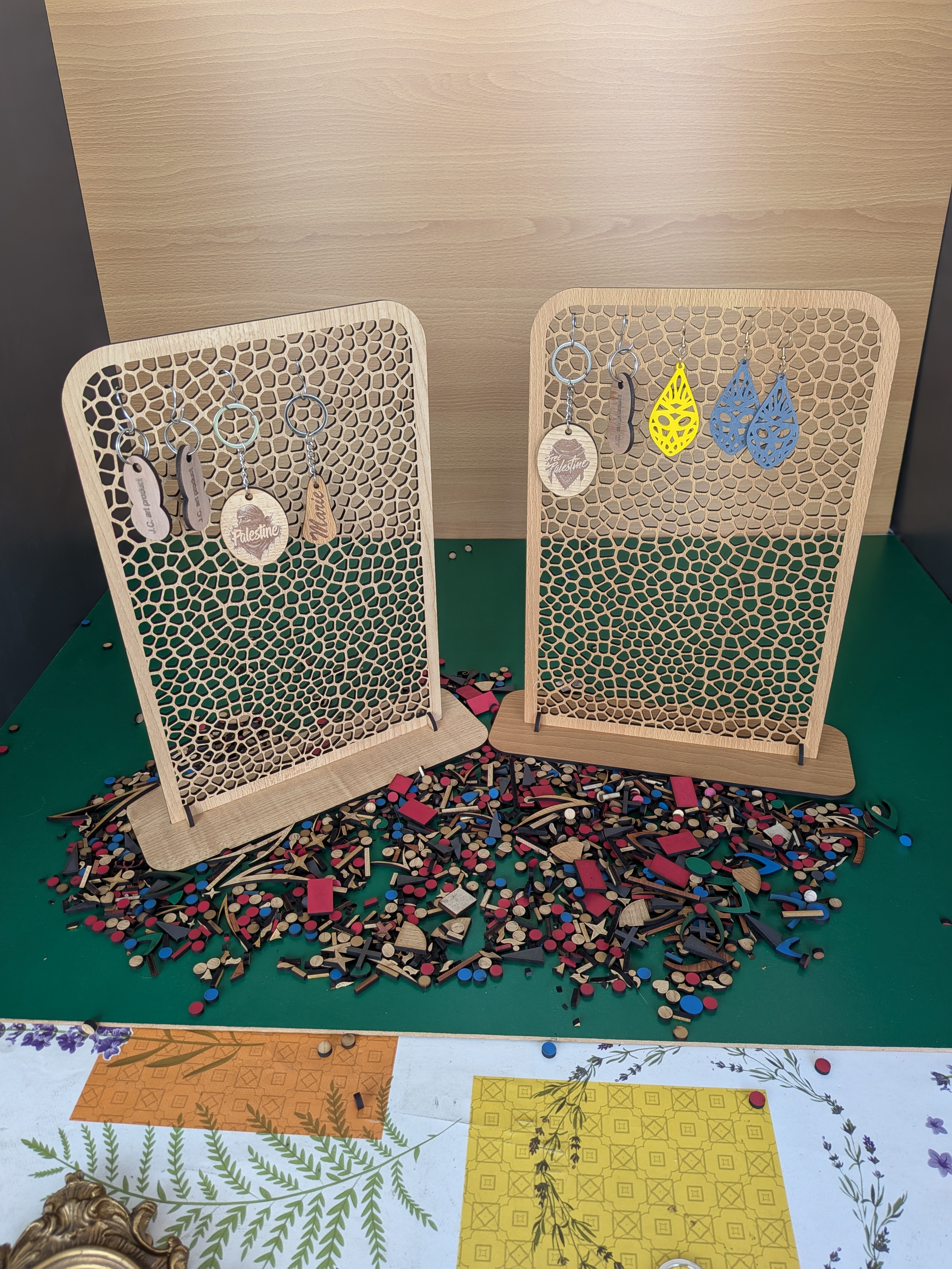 Présentoir support à bijoux en bois  1 face