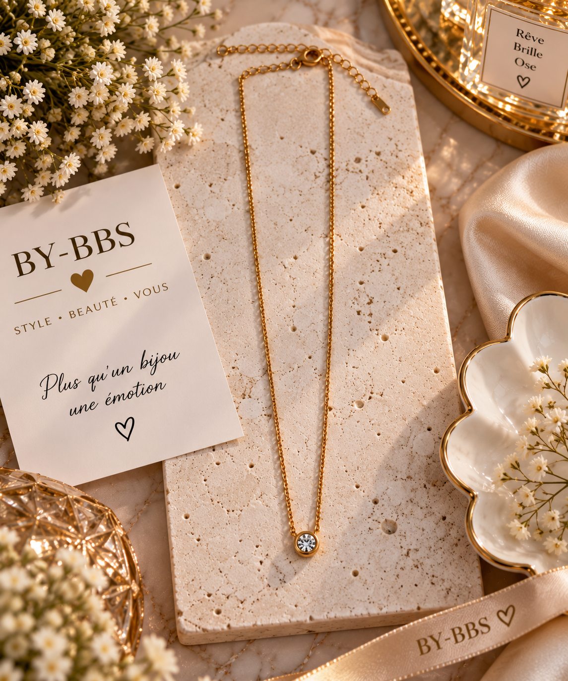 collier or avec un seul diamant 