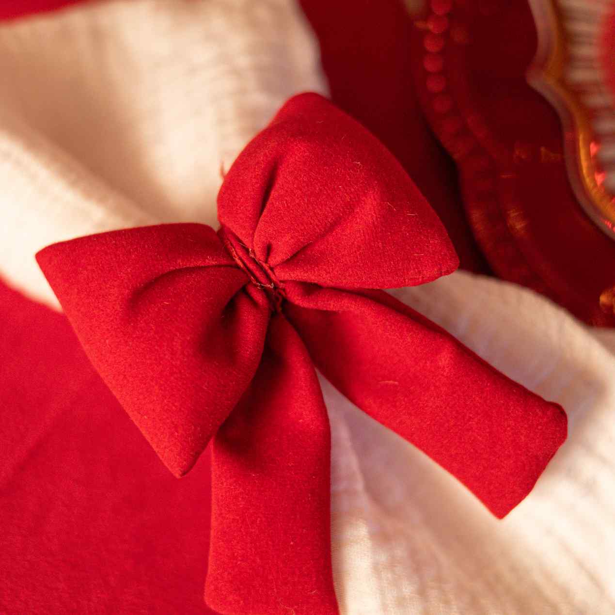 Rond de Serviette Nœud Velours Rouge et Jute7,5x10cm